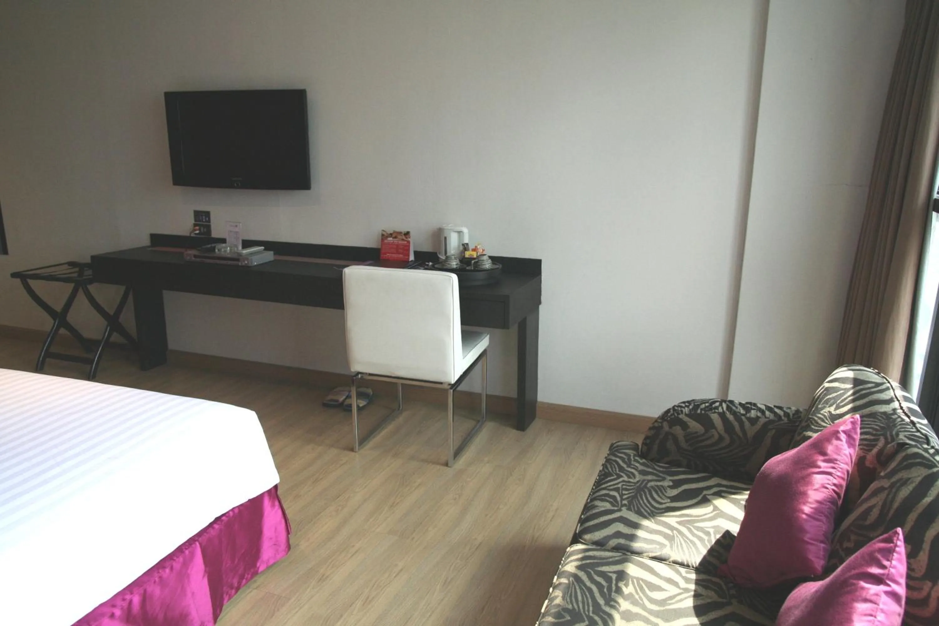 TV and multimedia in Grand Inn Hotel