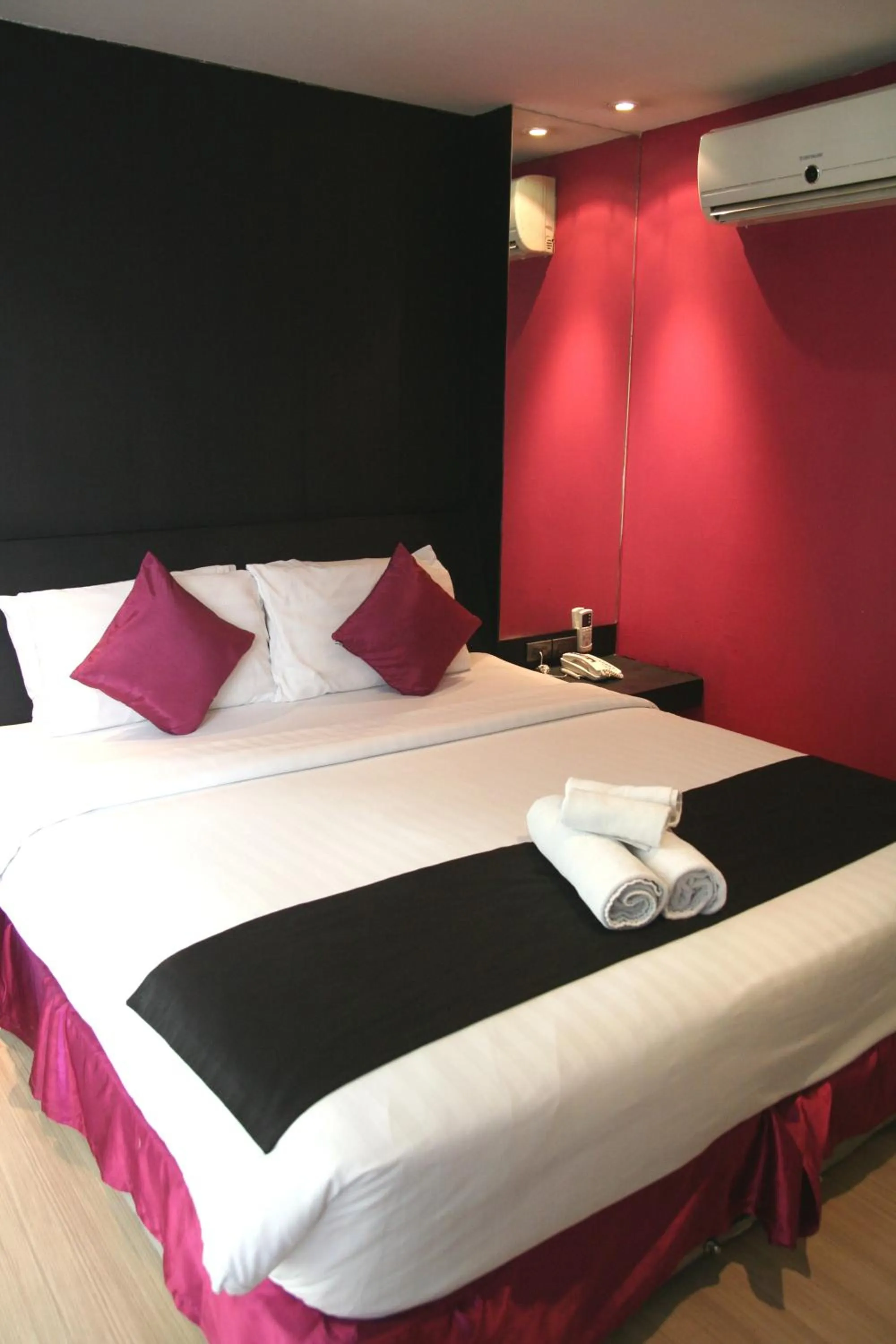 Bed in Grand Inn Hotel