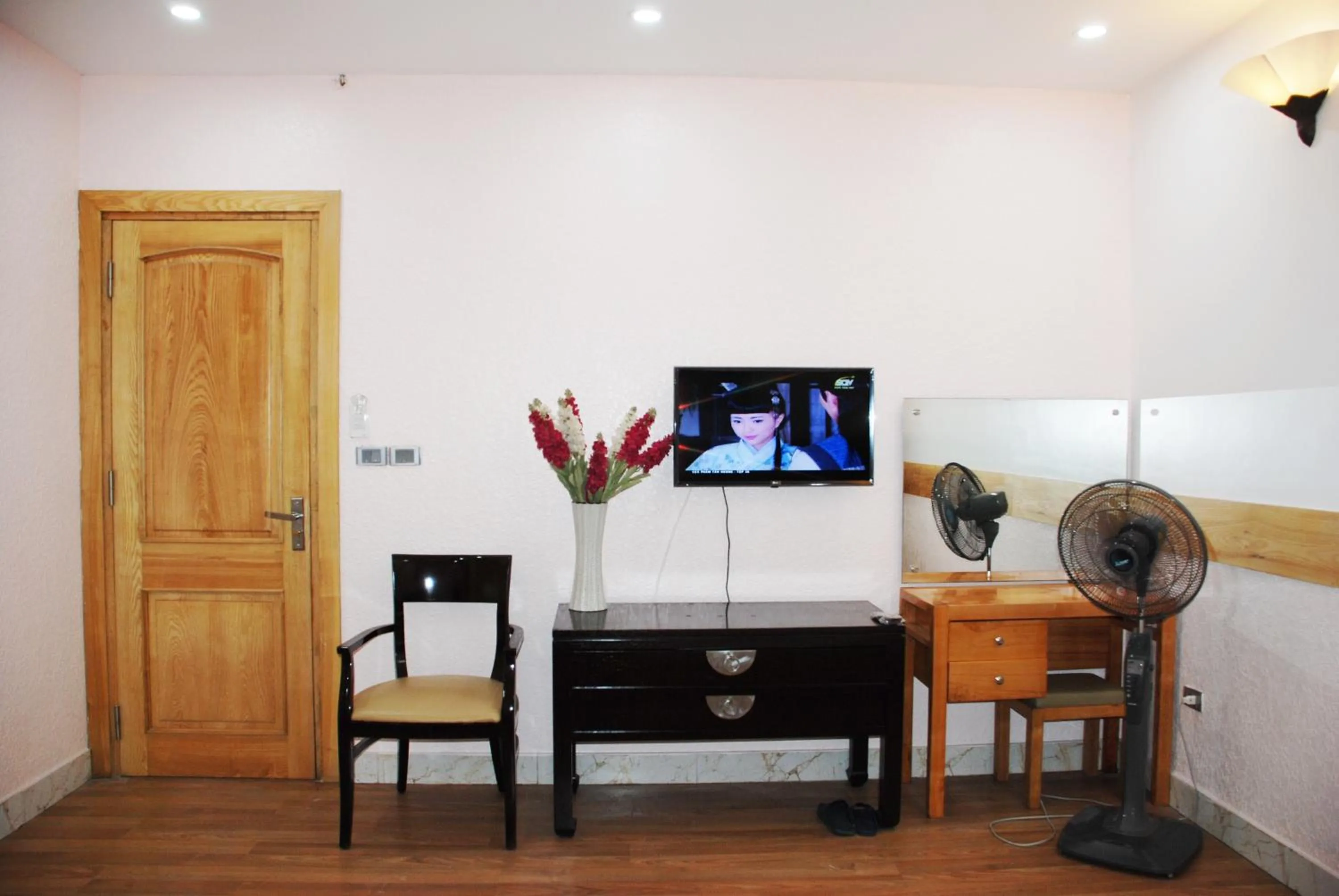 Photo of the whole room in Nice Hotel