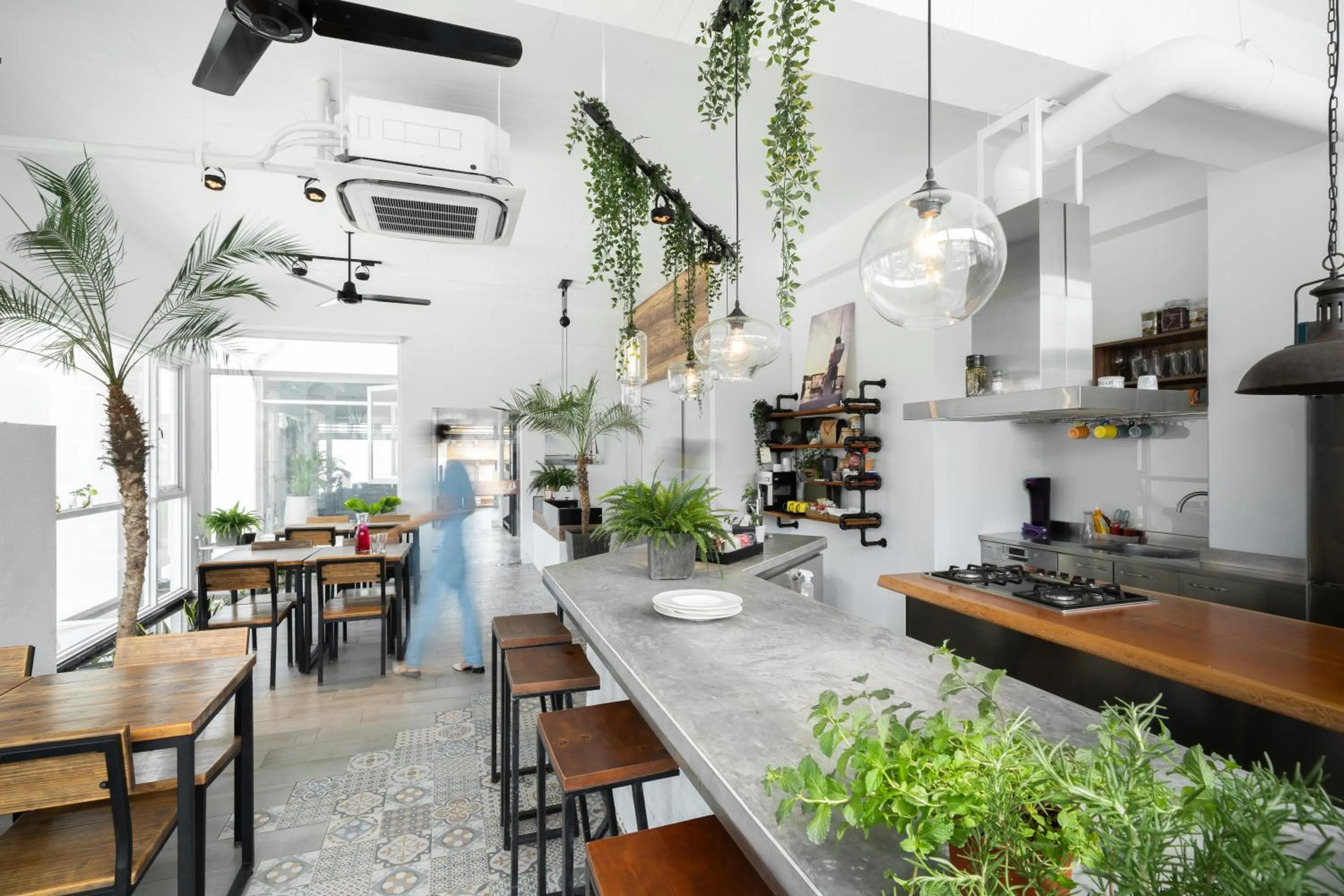 Restaurant/places to eat in Color Coral Boutique Hotel