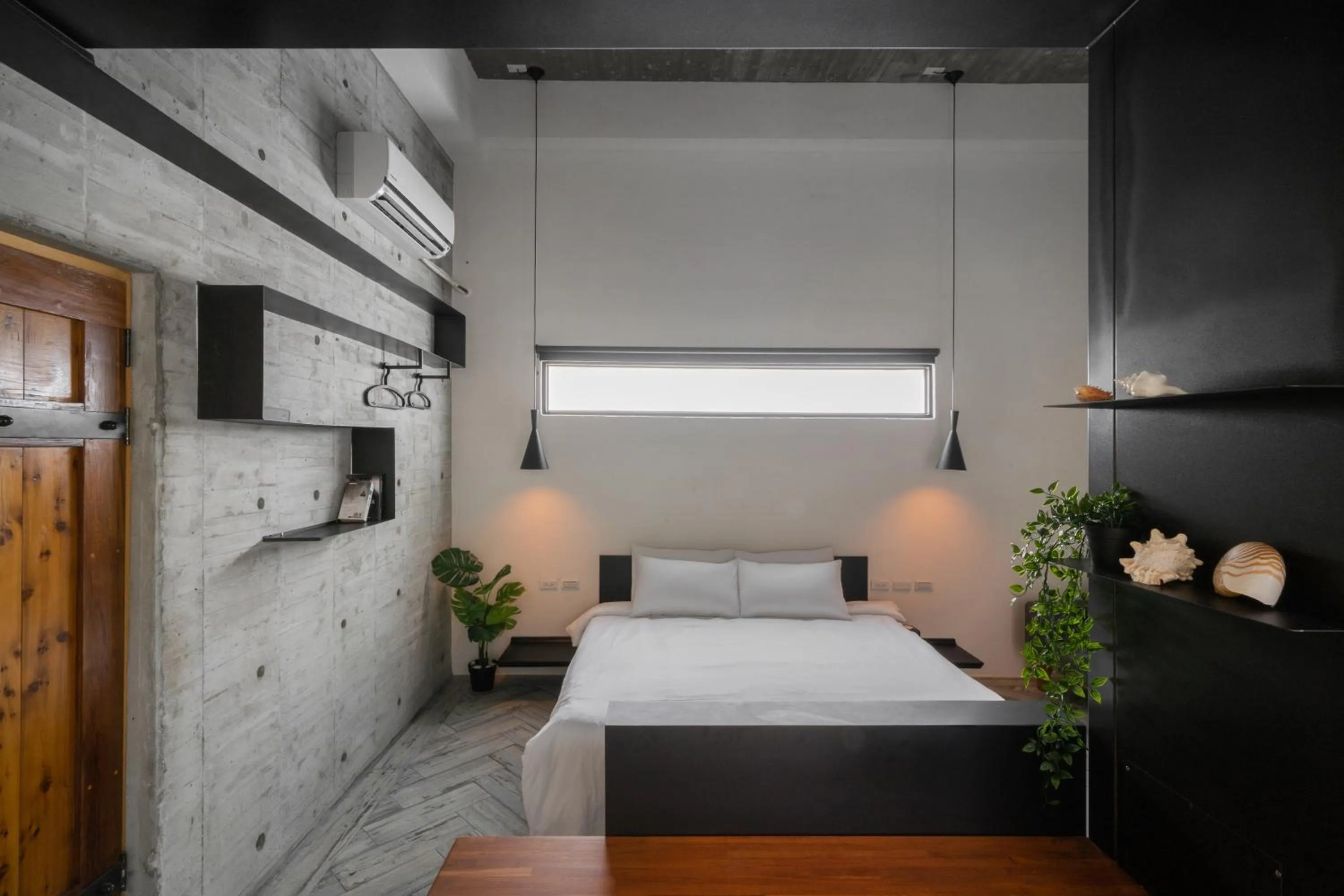 Photo of the whole room, Bed in Color Coral Boutique Hotel