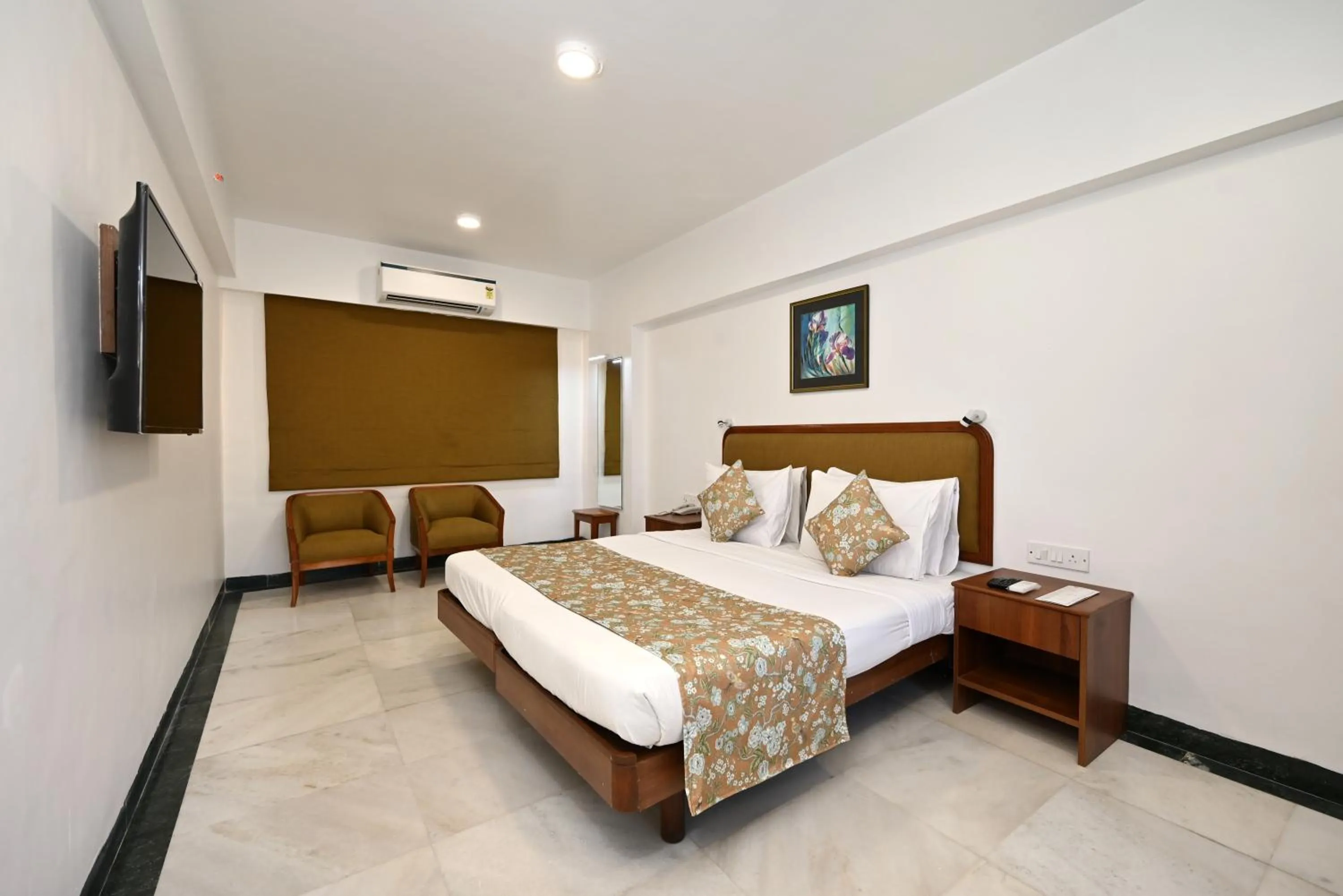 Bedroom, Bed in Hotel Parle International