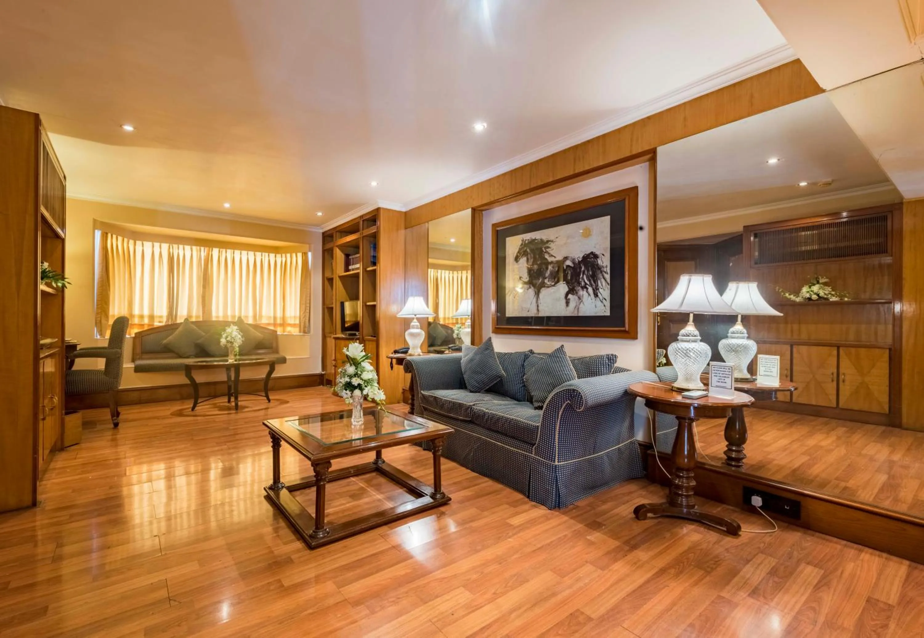 Seating area in Hotel Parle International