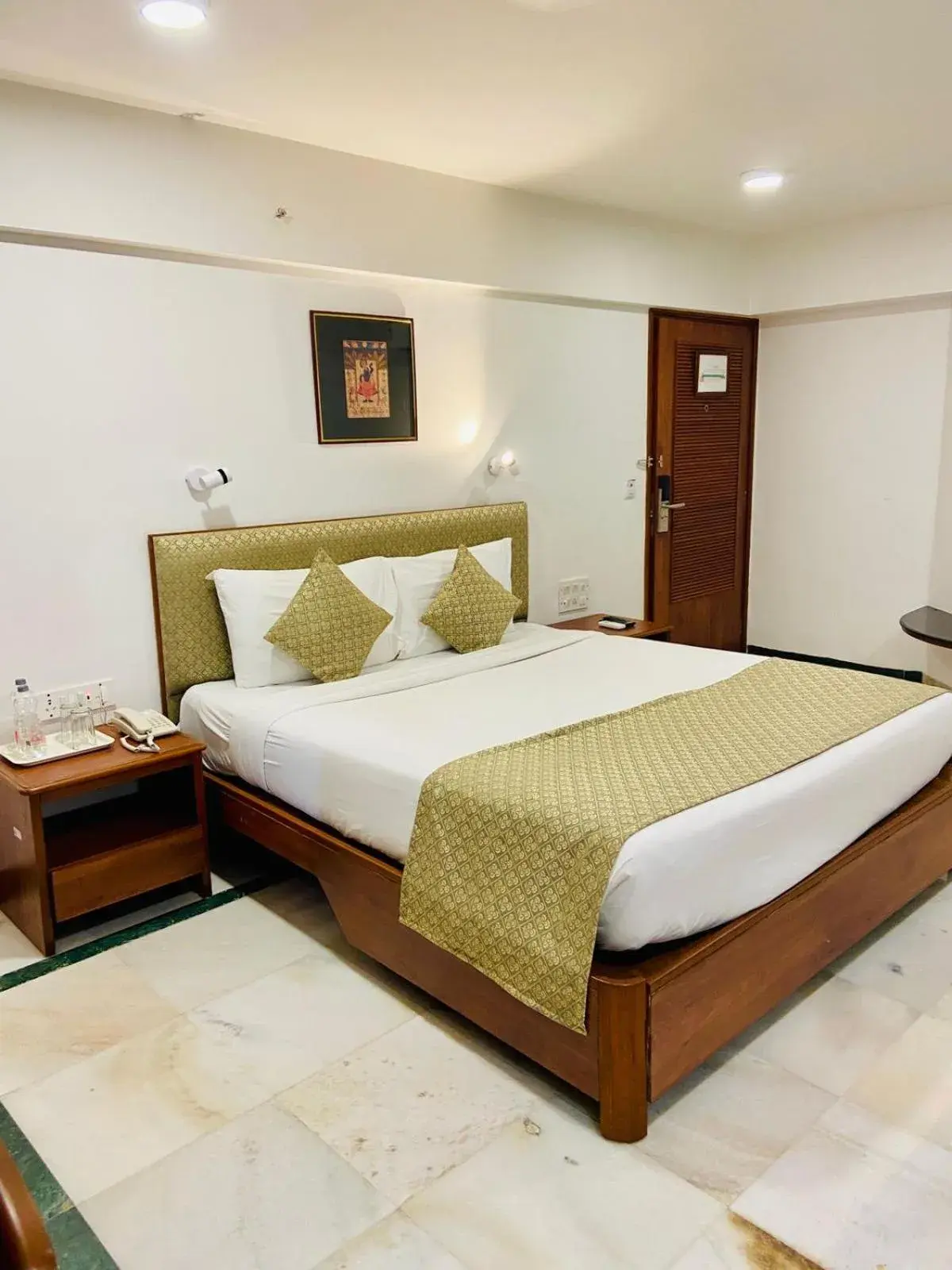 View (from property/room), Bed in Hotel Parle International View (from property/room), Bed in Hotel Parle International