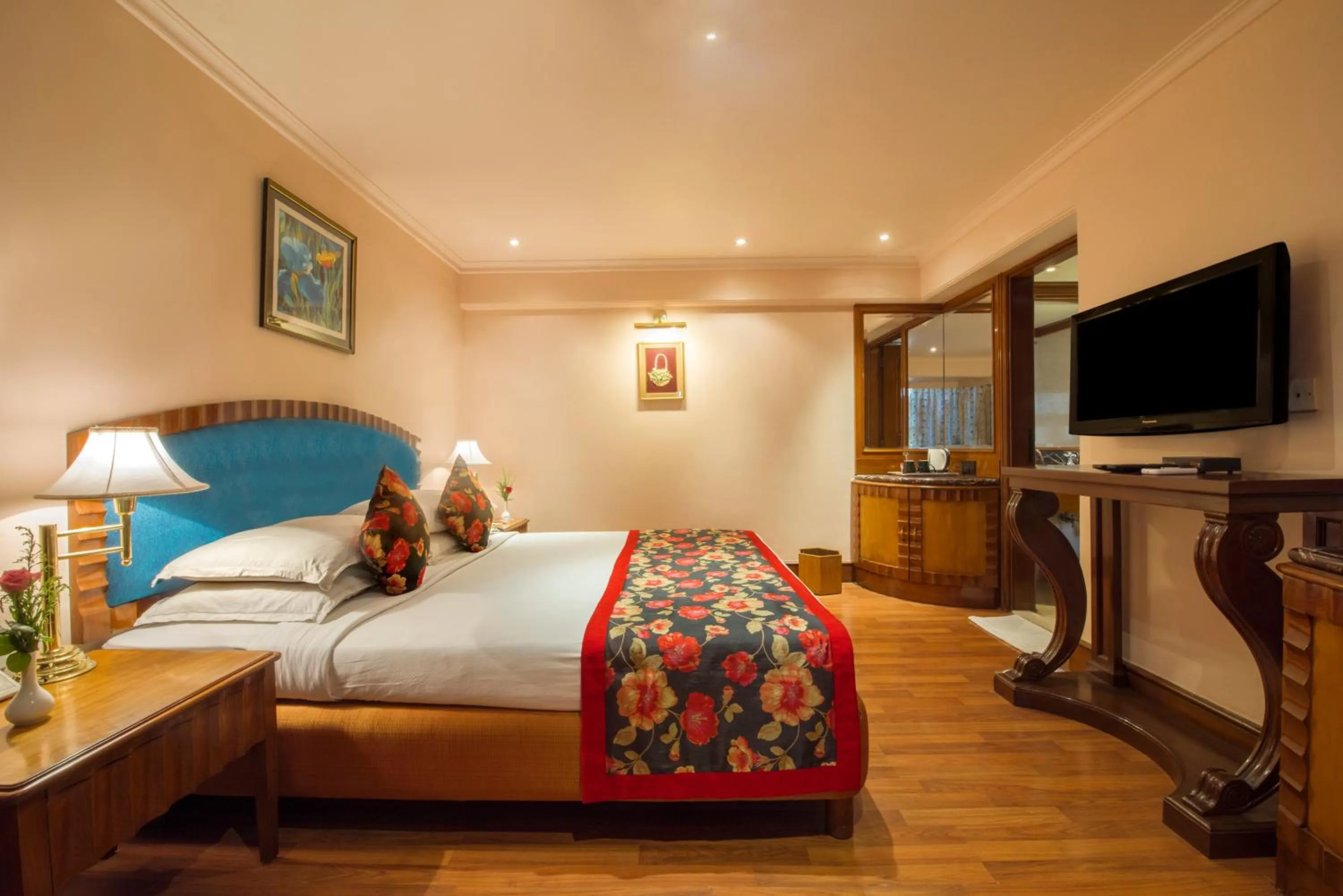 Bedroom, Bed in Hotel Parle International