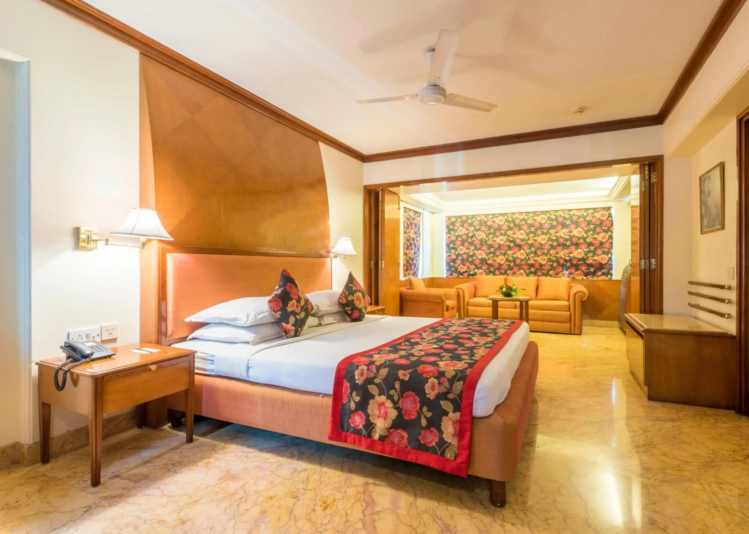 Photo of the whole room, Bed in Hotel Parle International Photo of the whole room, Bed in Hotel Parle International