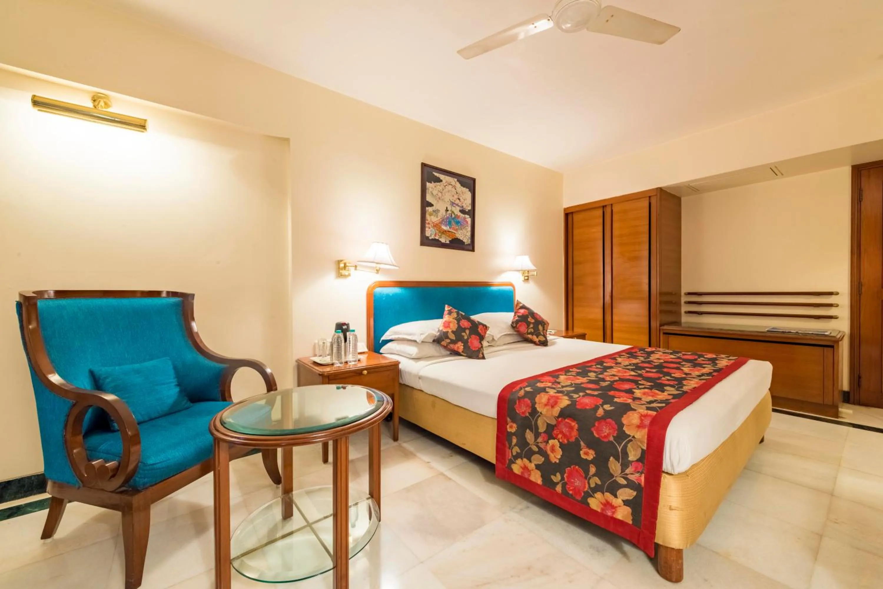 Photo of the whole room, Bed in Hotel Parle International