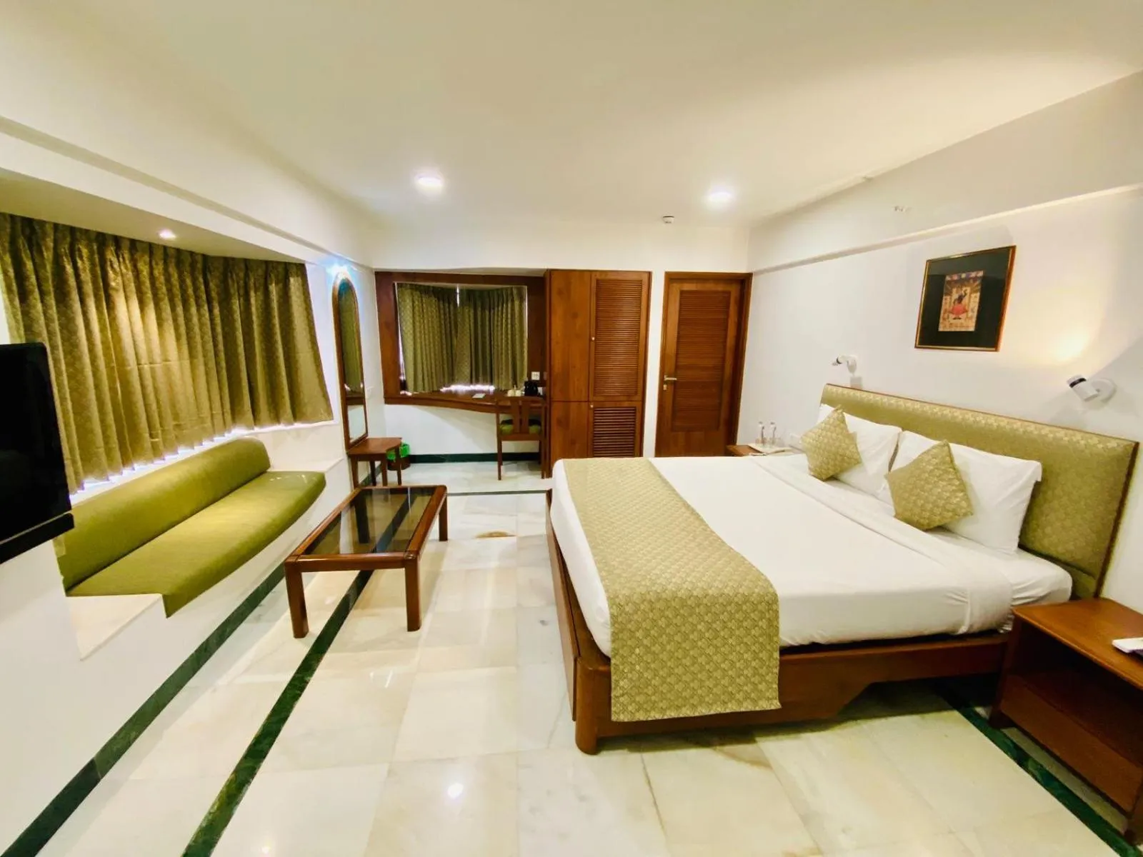 View (from property/room), Bed in Hotel Parle International