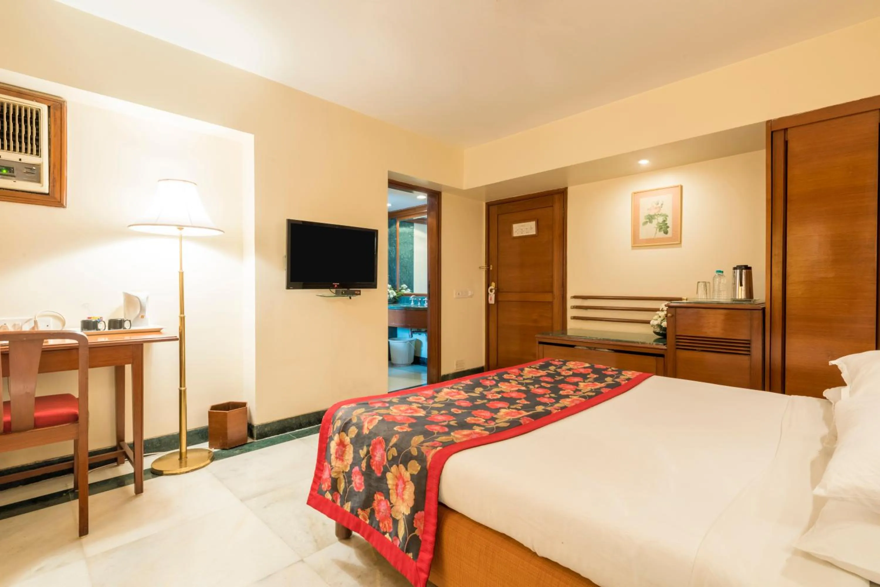 Photo of the whole room, Bed in Hotel Parle International