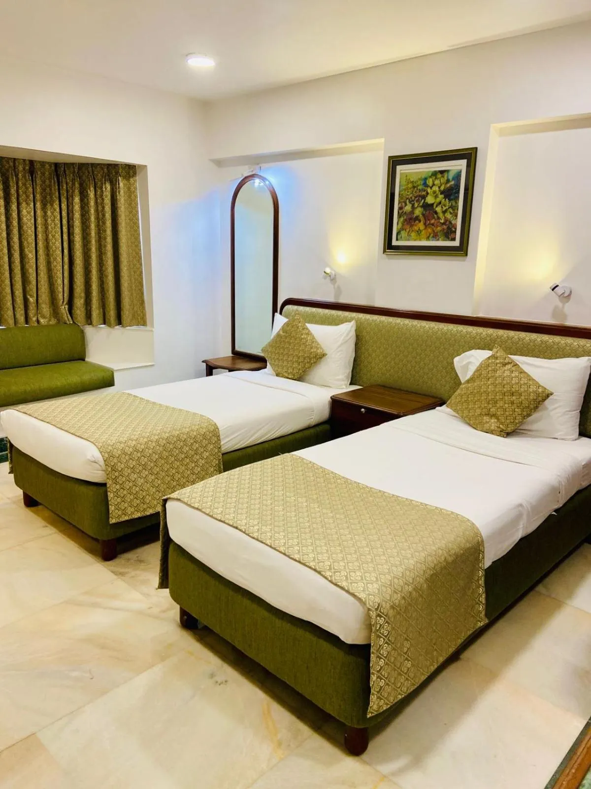 Bedroom, Bed in Hotel Parle International