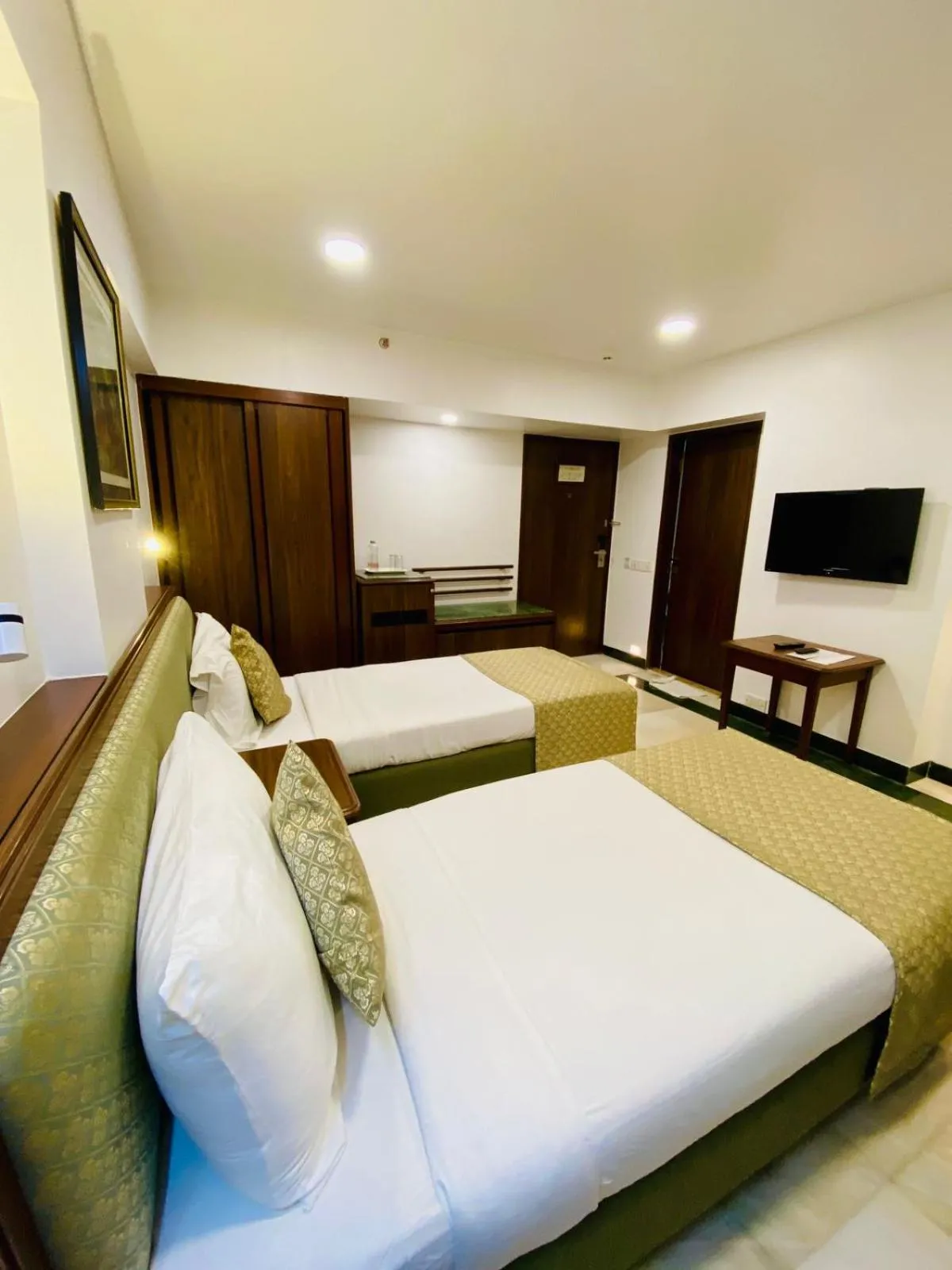 View (from property/room), Bed in Hotel Parle International