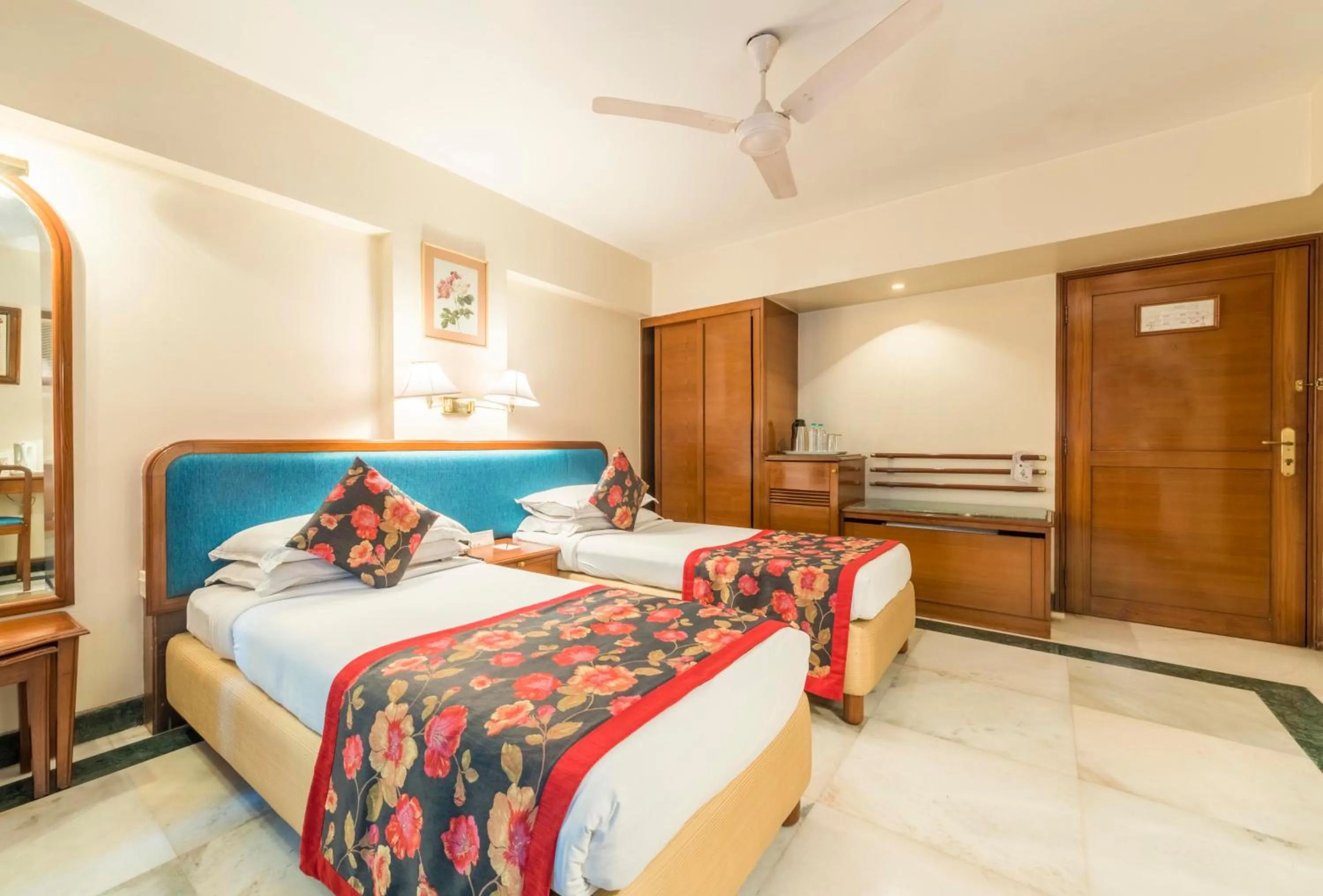 Photo of the whole room, Bed in Hotel Parle International