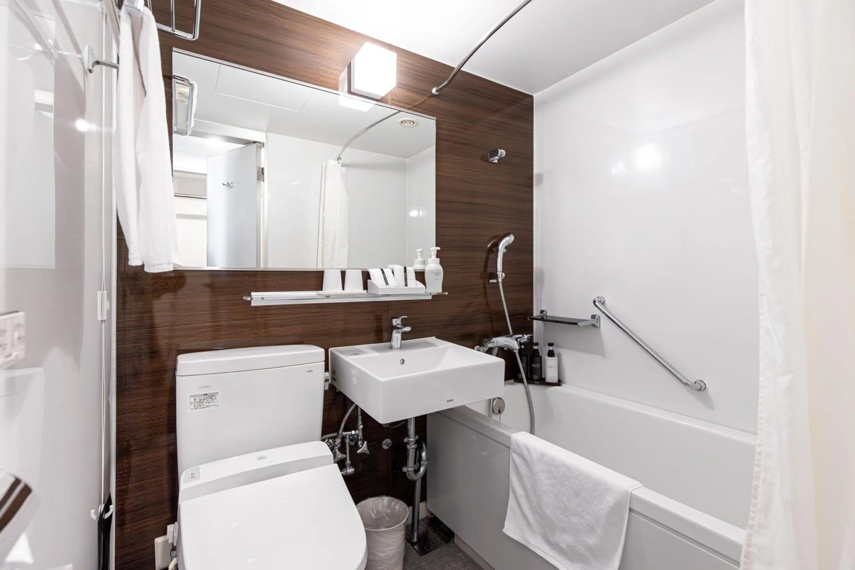 Shower in Hotel Rose Garden Shinjuku