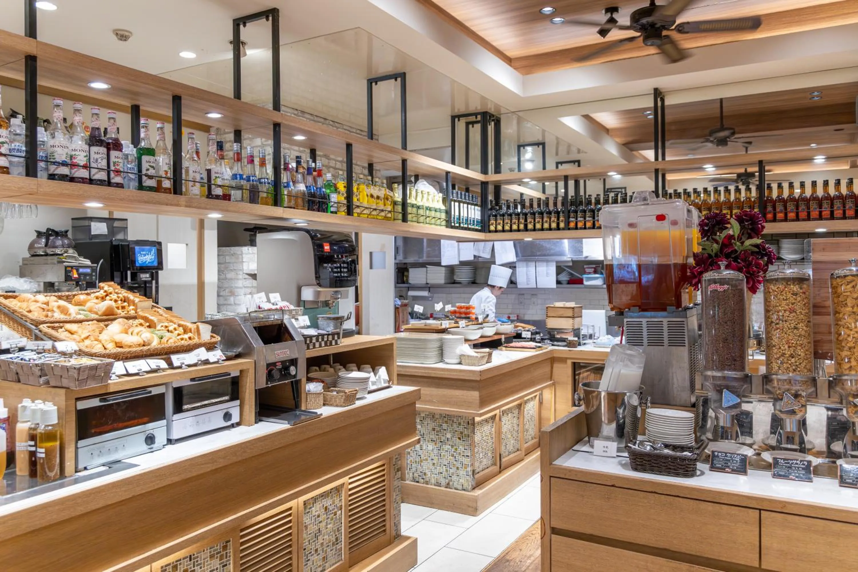 Restaurant/places to eat in Hotel Rose Garden Shinjuku