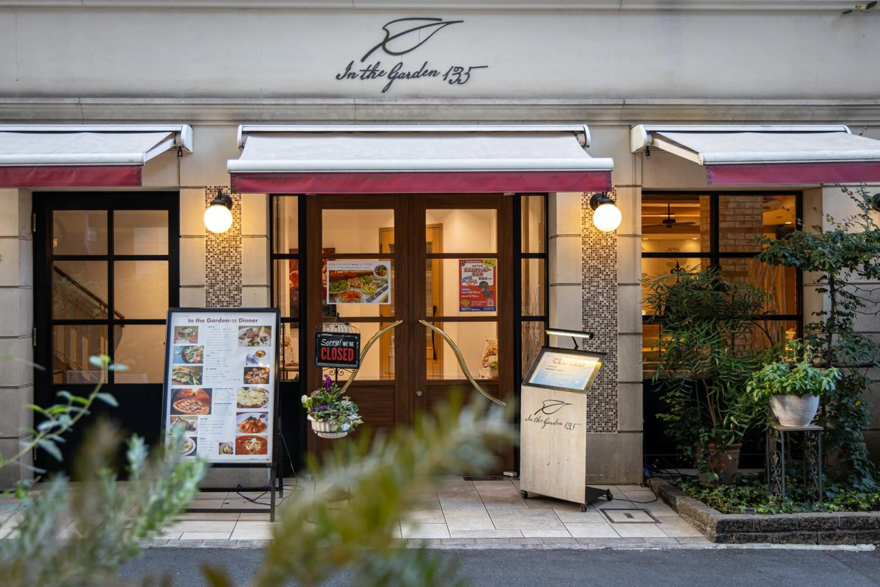 Restaurant/places to eat in Hotel Rose Garden Shinjuku