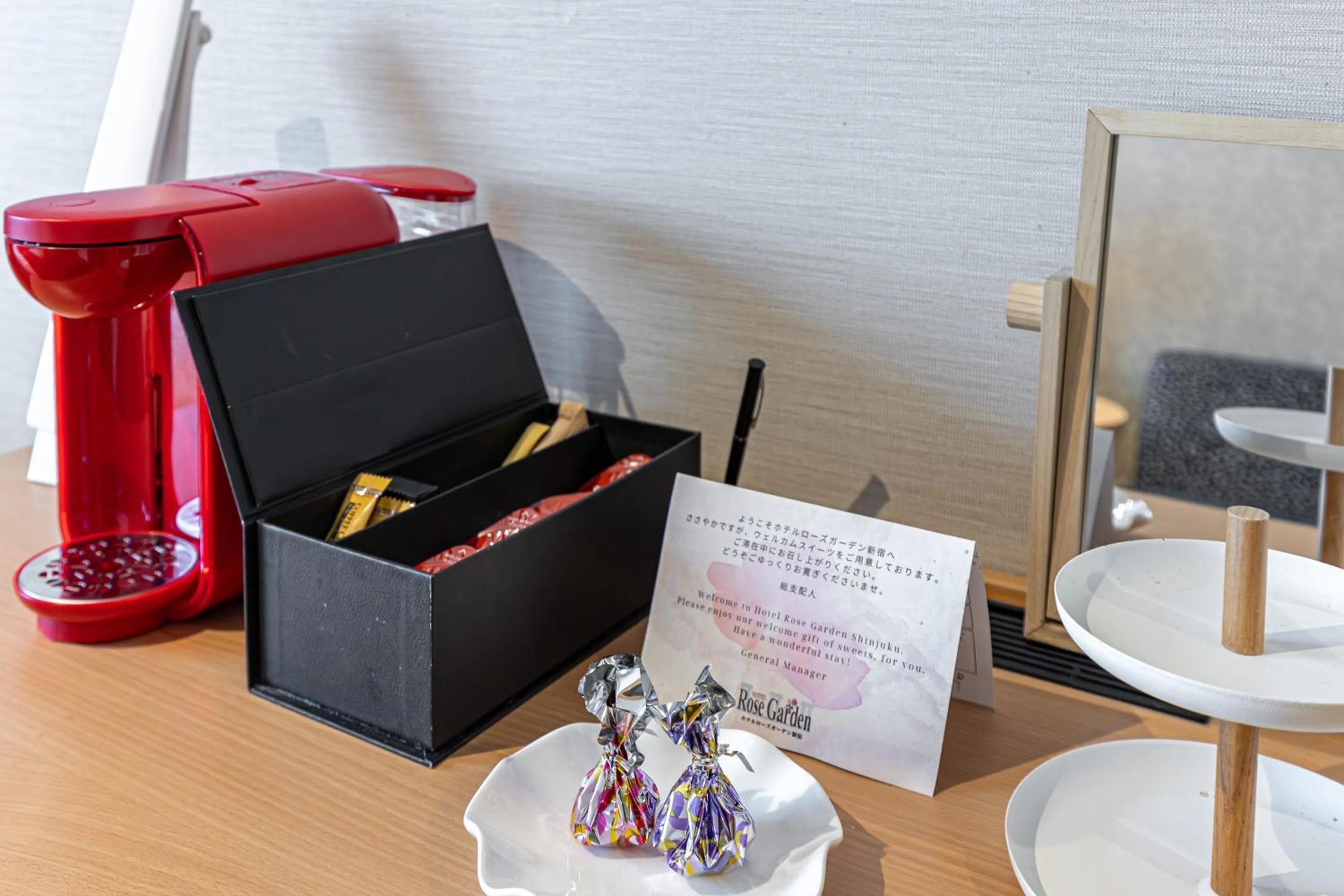 Coffee/tea facilities in Hotel Rose Garden Shinjuku