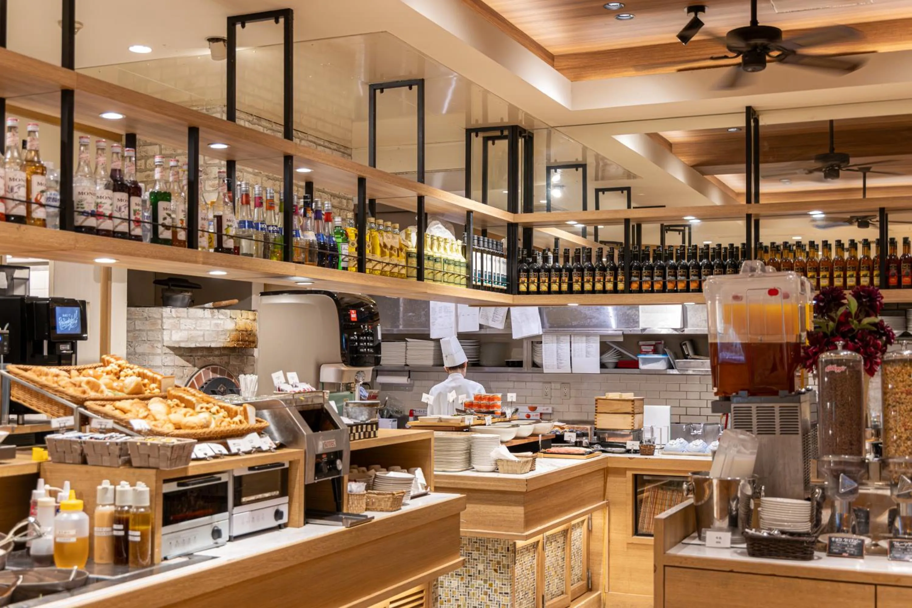 Restaurant/places to eat in Hotel Rose Garden Shinjuku