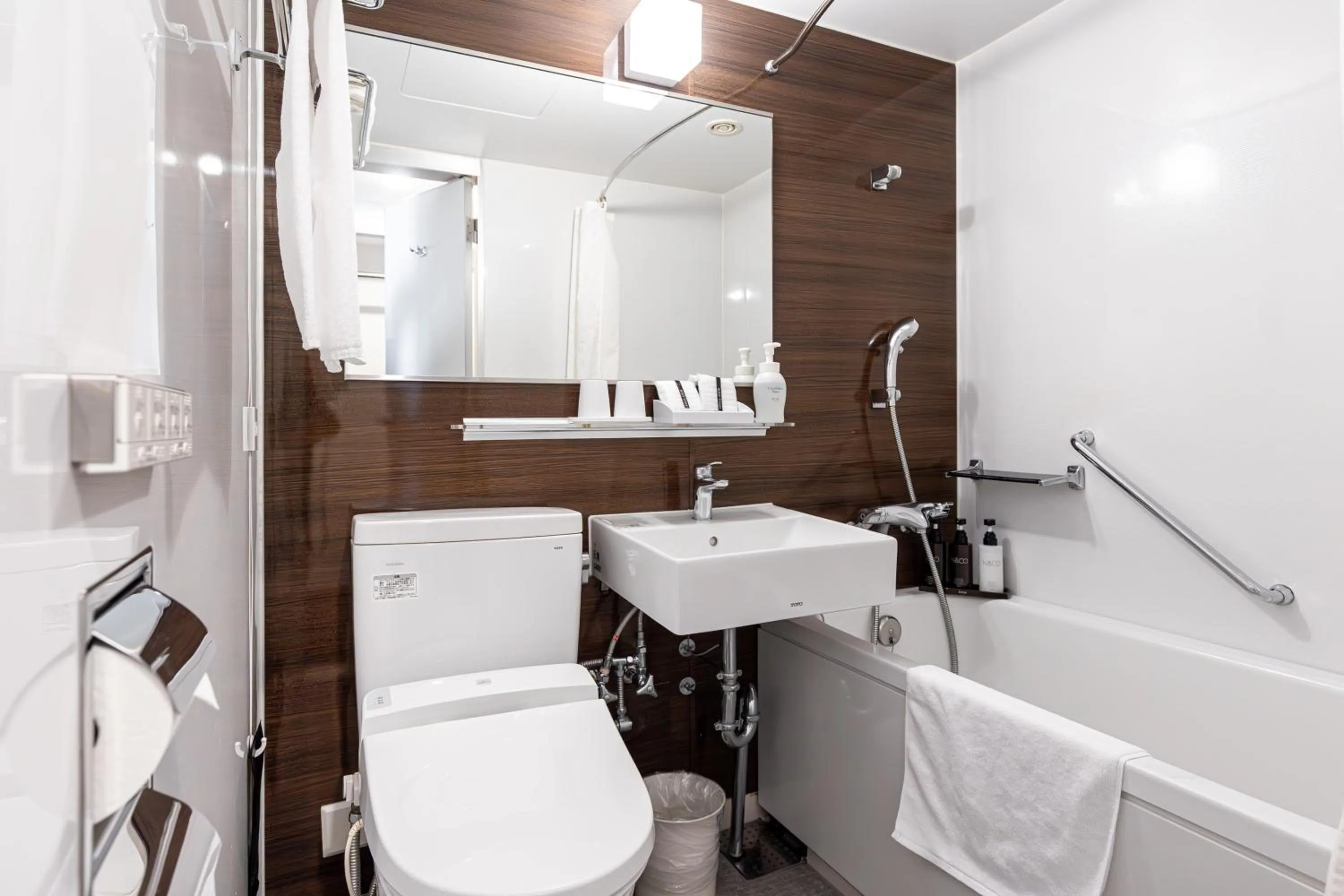 Shower in Hotel Rose Garden Shinjuku