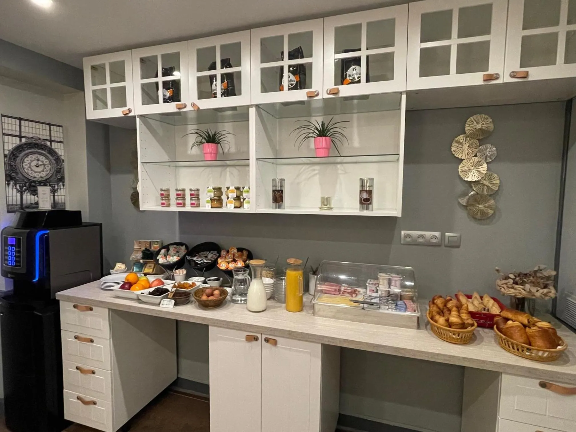 Breakfast in Hôtel Eiffel Kensington