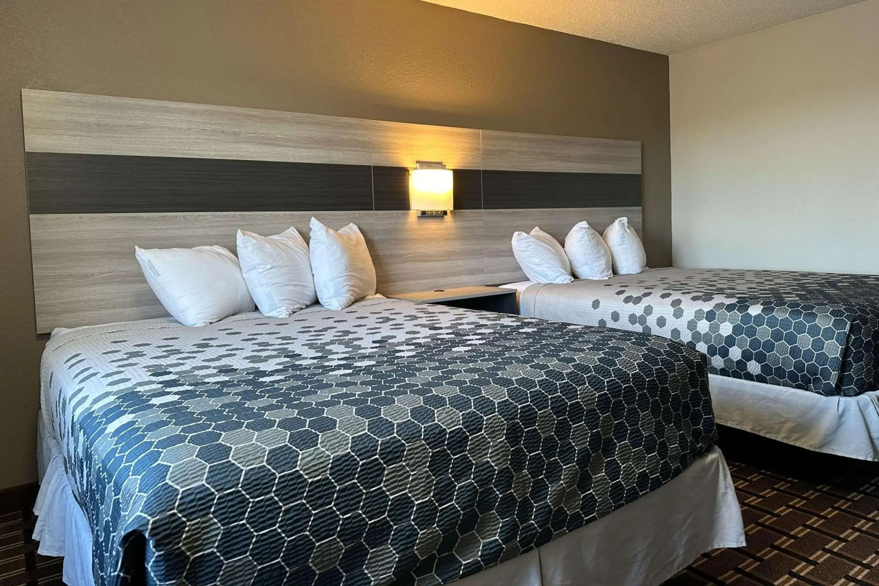 Bedroom, Bed in Rodeway Inn & Suites North Sioux City I-29