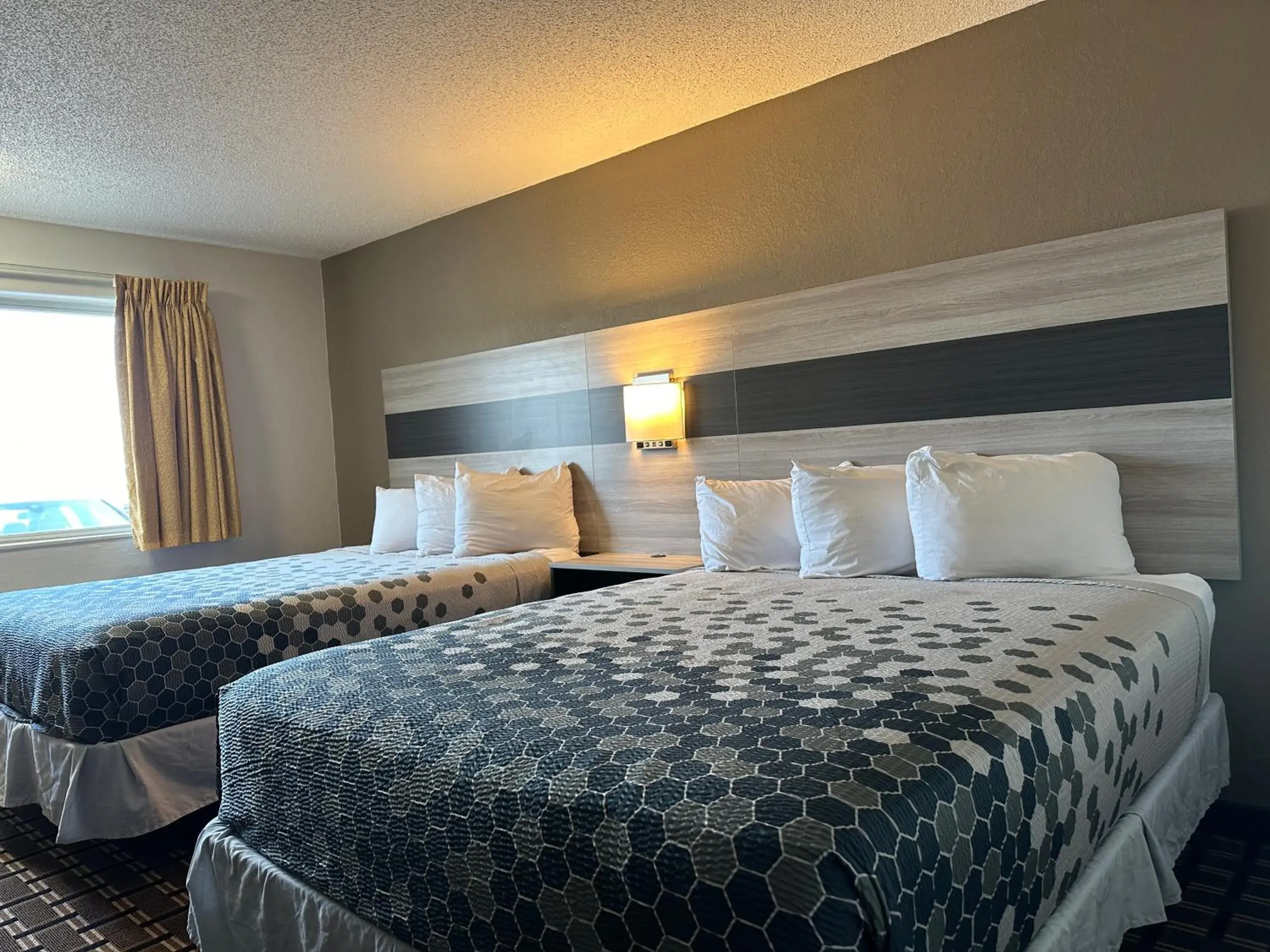 Bed in Rodeway Inn & Suites North Sioux City I-29