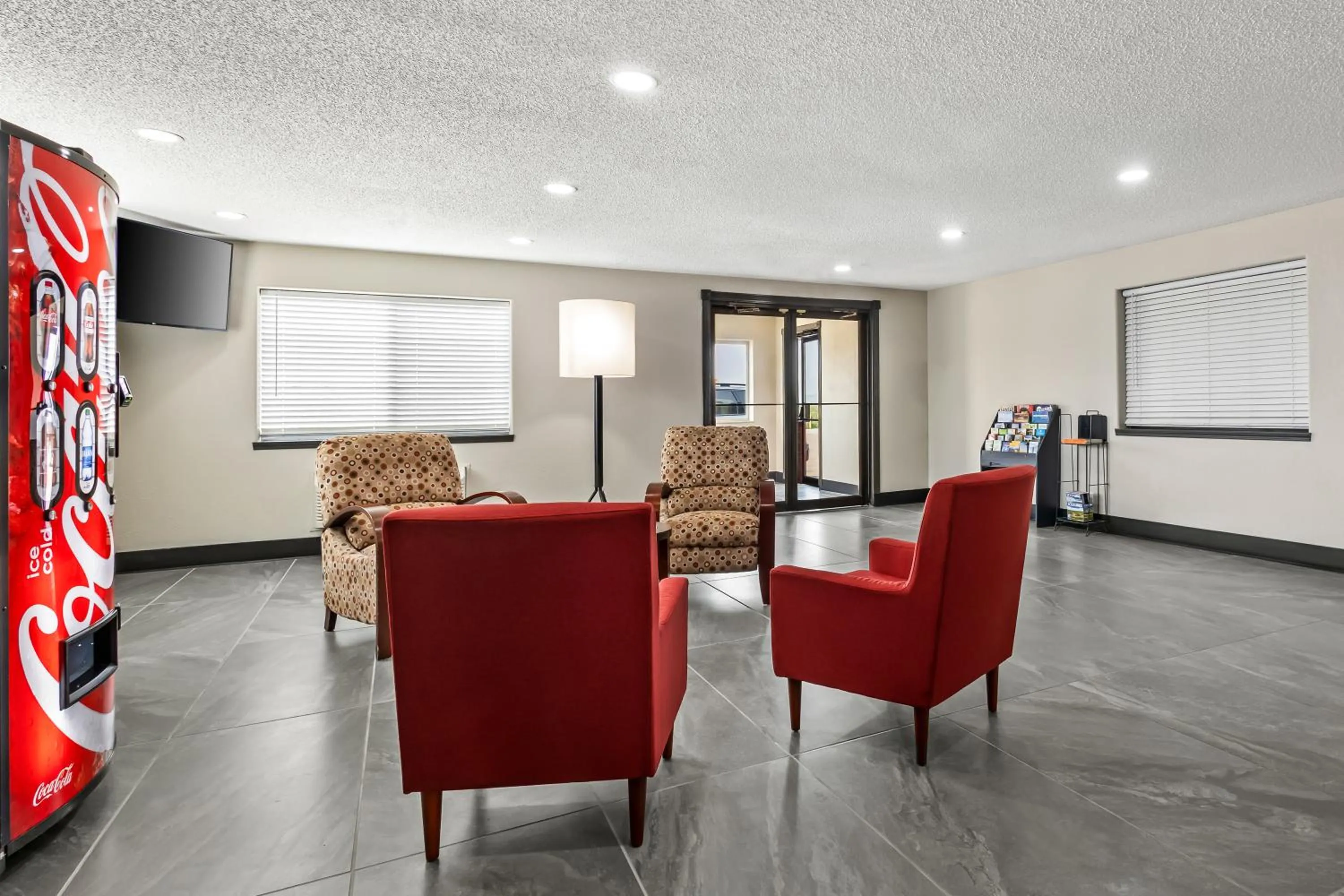 Seating area in Motel 6 North Sioux City, SD I 29 North