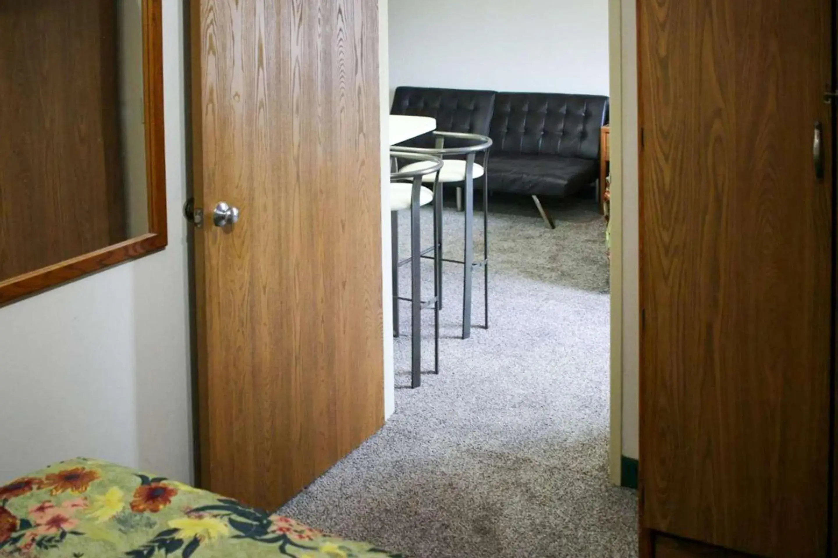Bedroom, Seating Area in Rodeway Inn & Suites North Sioux City I-29