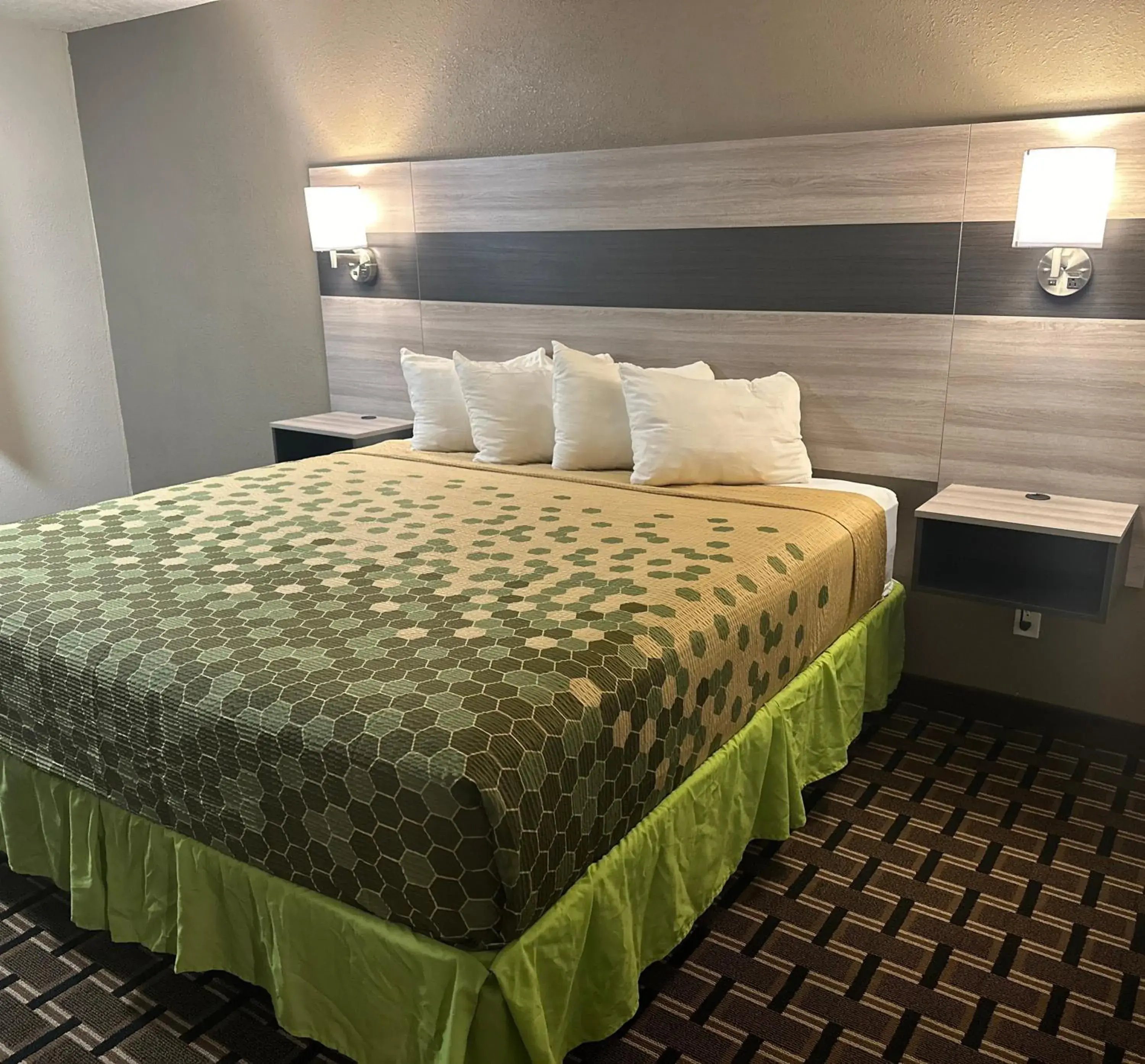 Bedroom, Bed in Rodeway Inn & Suites North Sioux City I-29