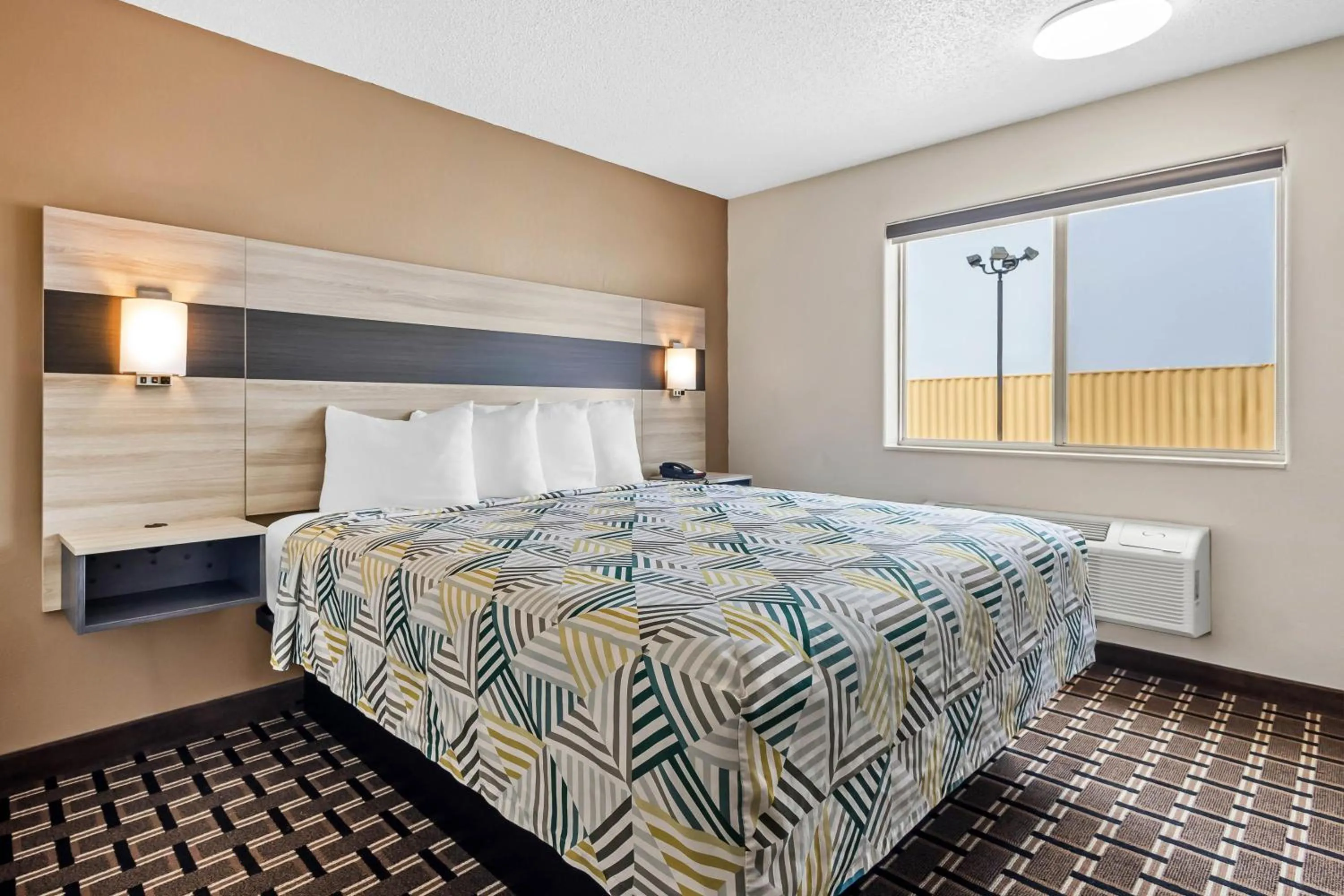 Bedroom, Bed in Motel 6 North Sioux City, SD I 29 North