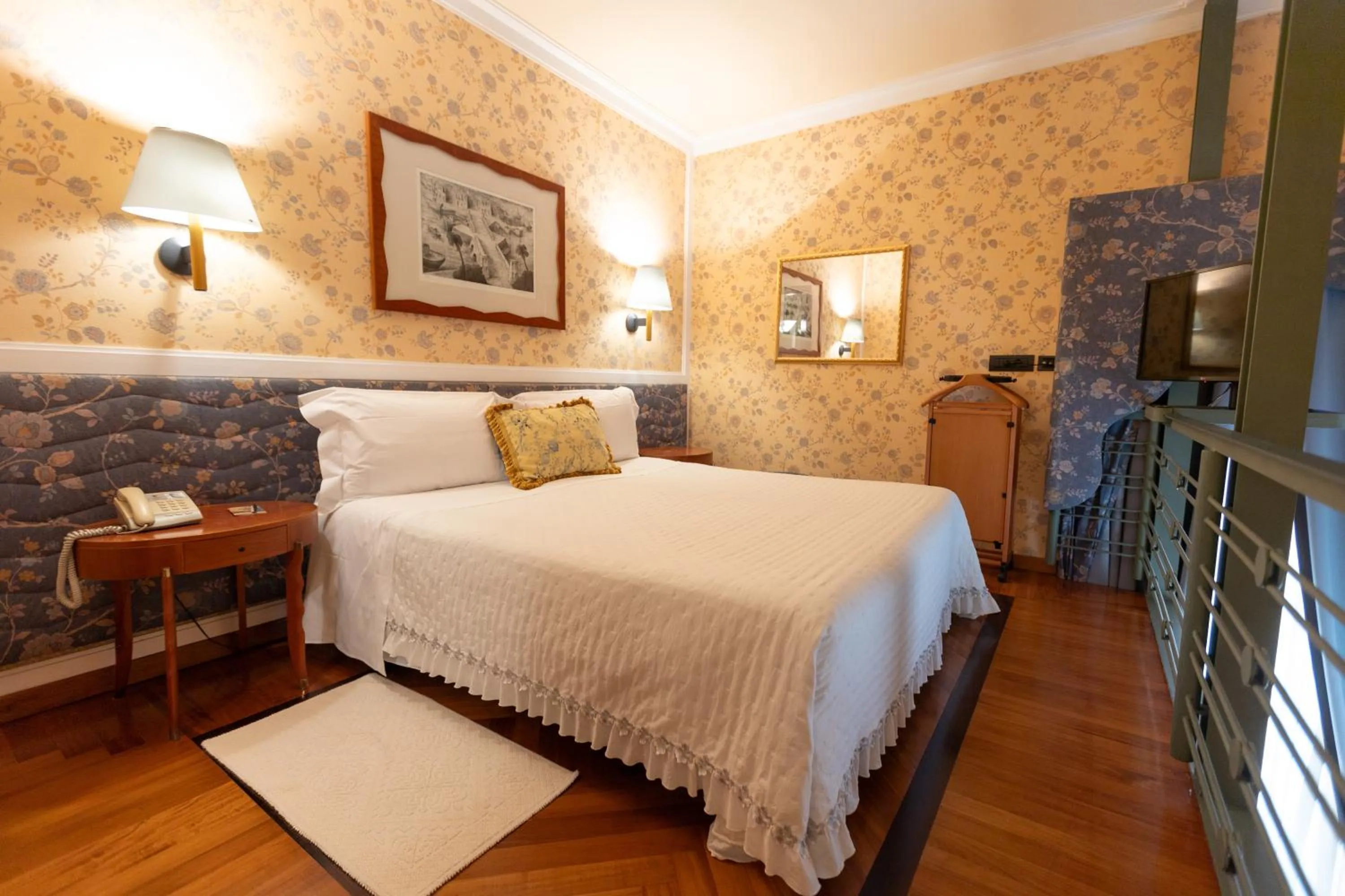 Bedroom, Bed in Grand Hotel Ortigia