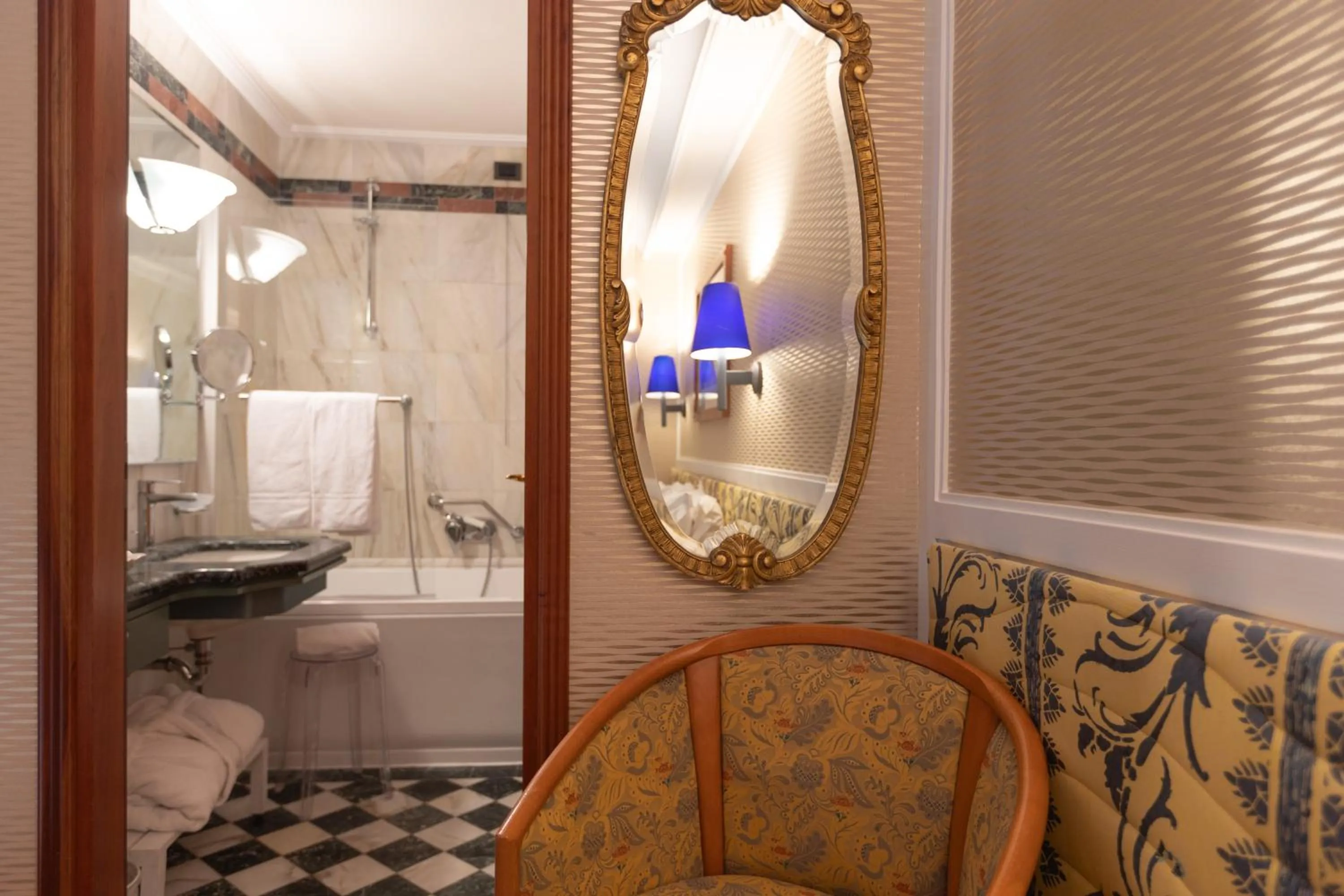 Bathroom in Grand Hotel Ortigia