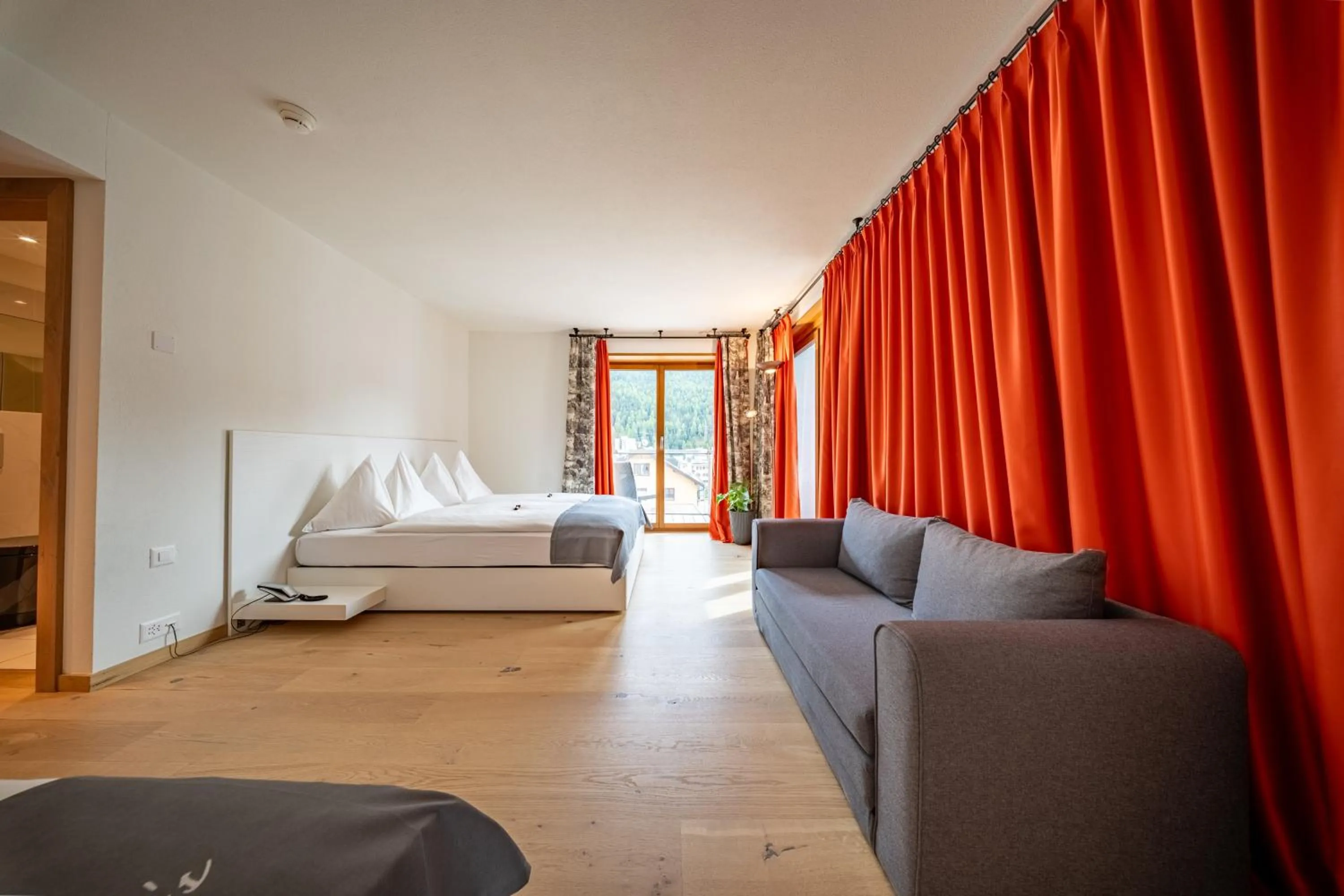 Living room, Bed in Hotel Piz St. Moritz