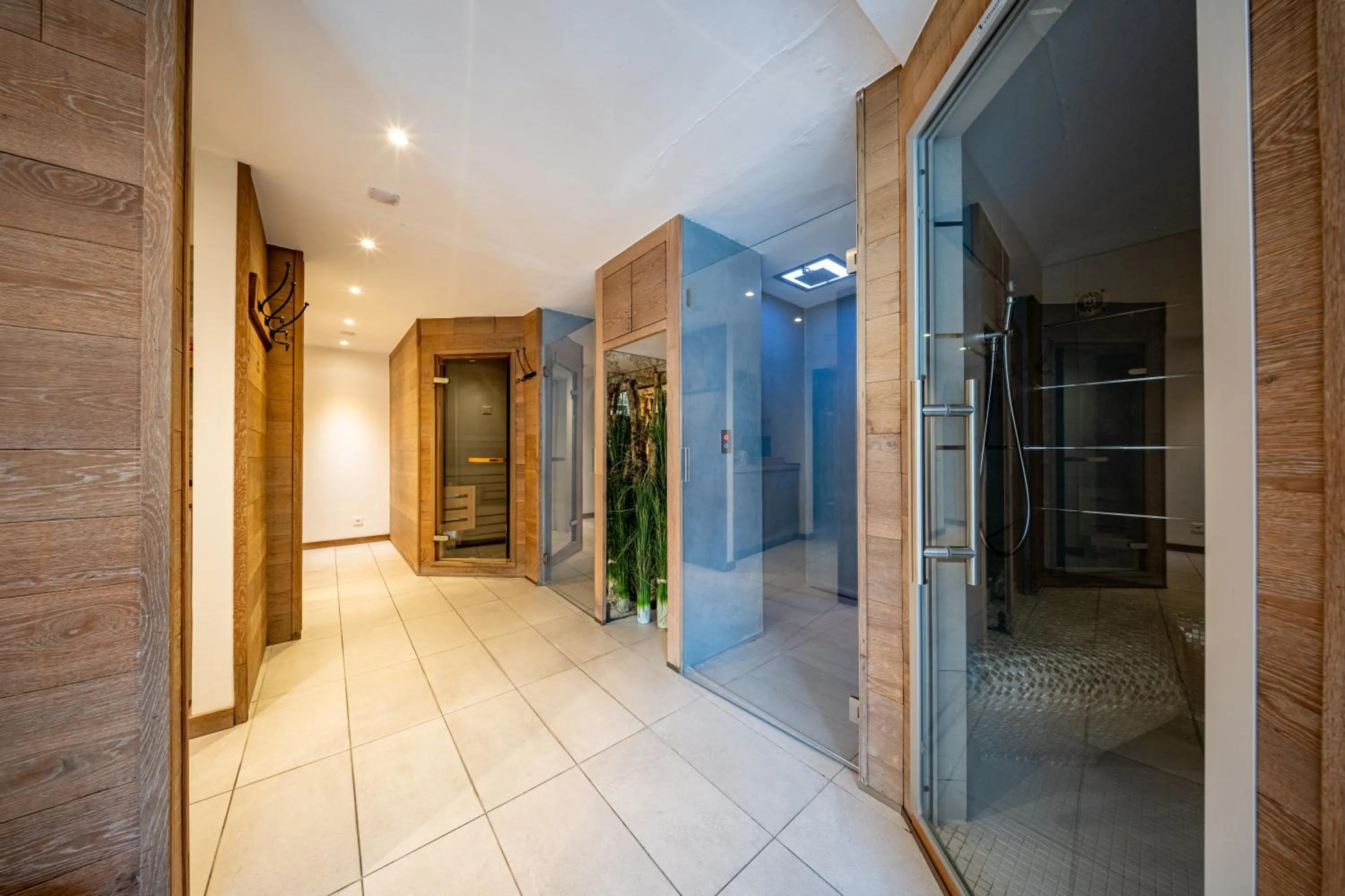 Shower in Hotel Piz St. Moritz