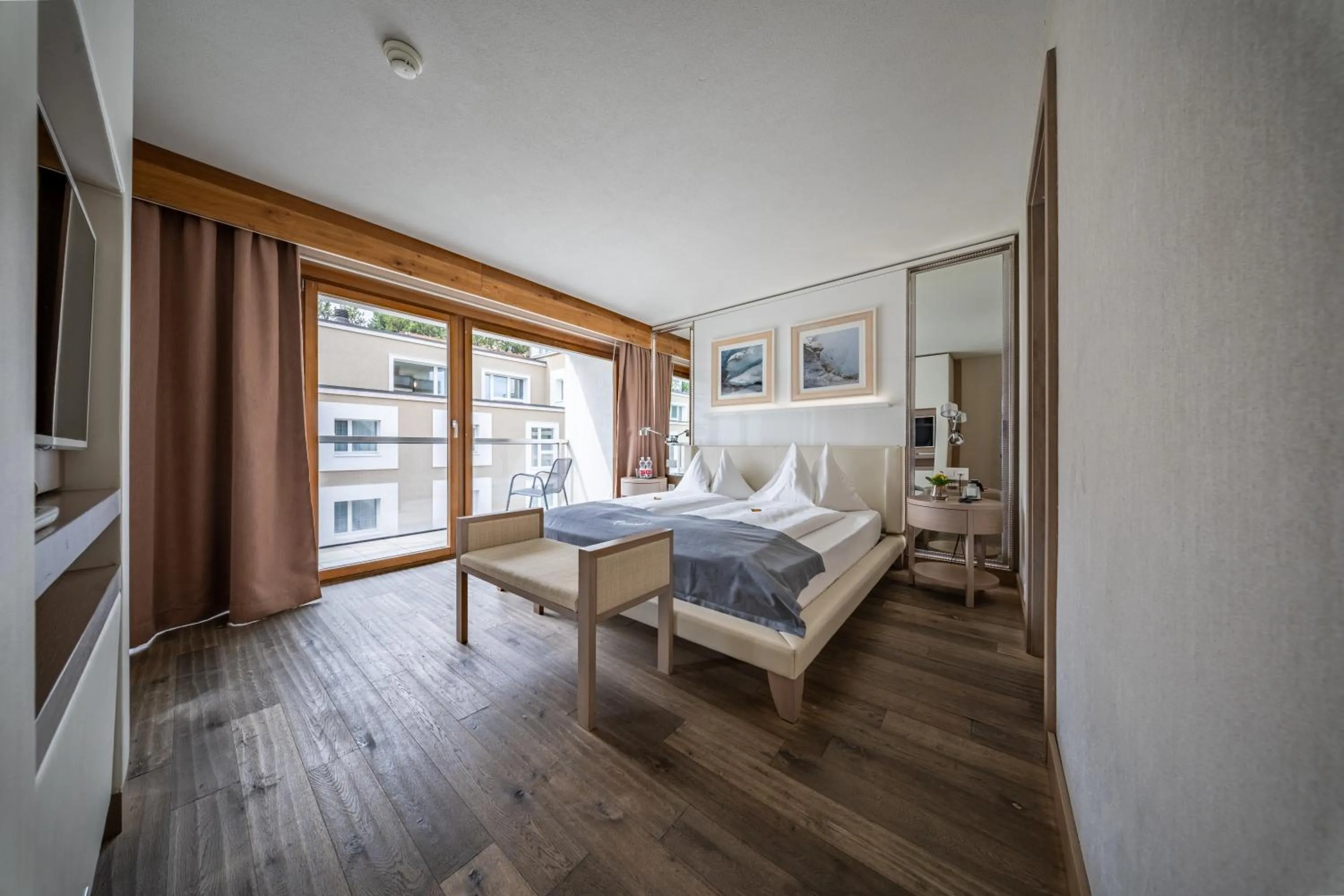 Photo of the whole room, Bed in Hotel Piz St. Moritz