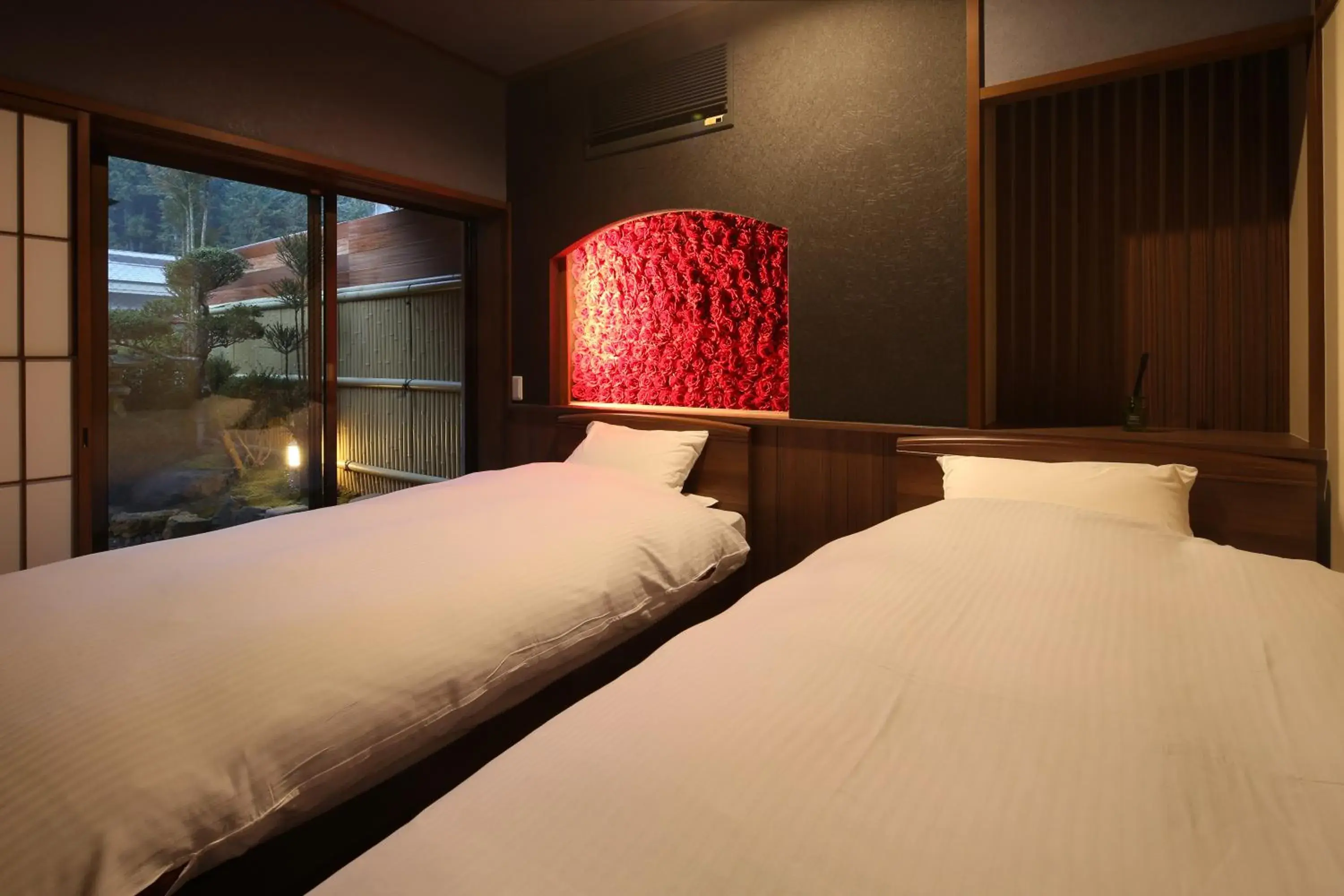 Bed in Shoenso Hozugawatei Bed in Shoenso Hozugawatei