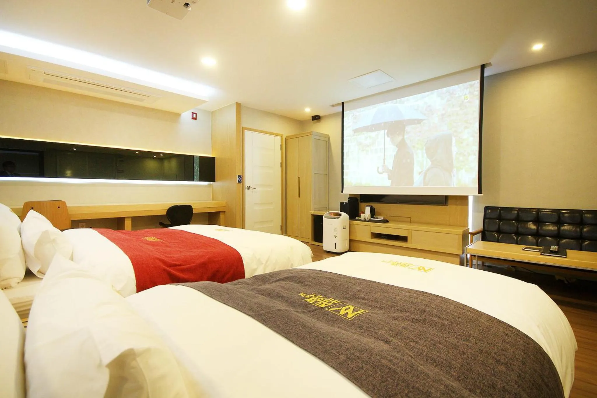 Bed in No.1 New Yorker Hotel