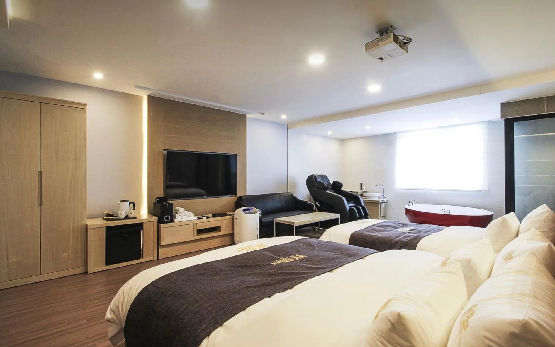 Bed in No.1 New Yorker Hotel