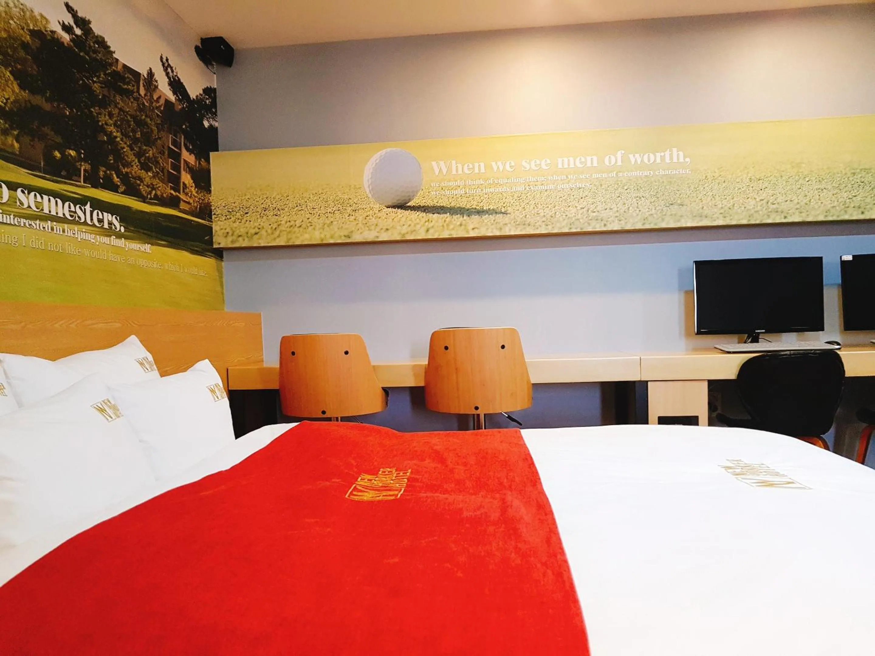 Bed in No.1 New Yorker Hotel