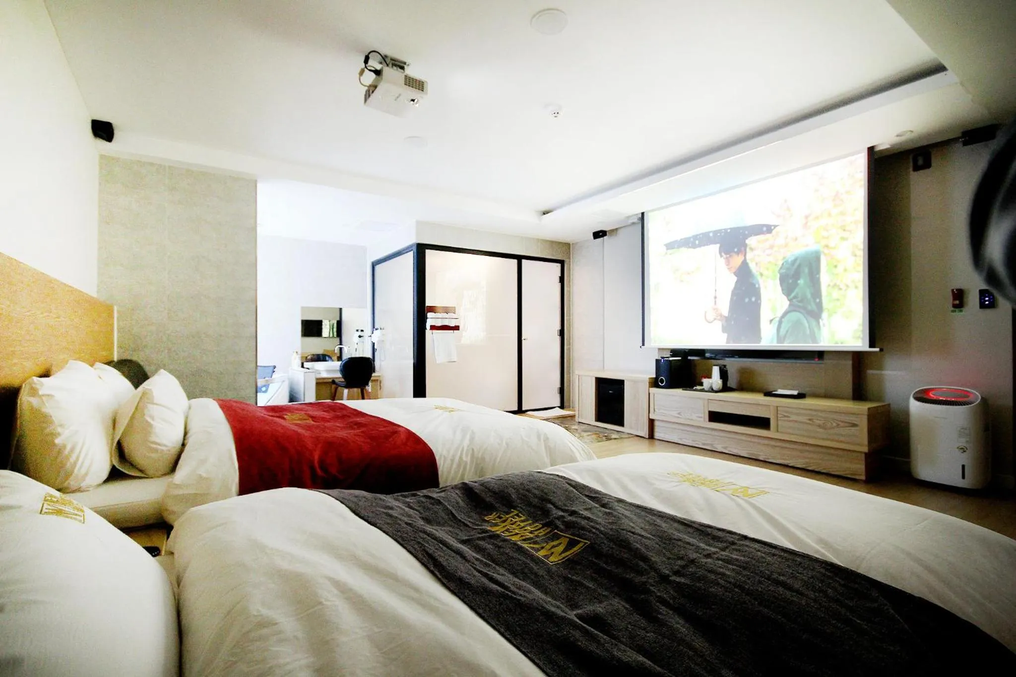 Bed in No.1 New Yorker Hotel