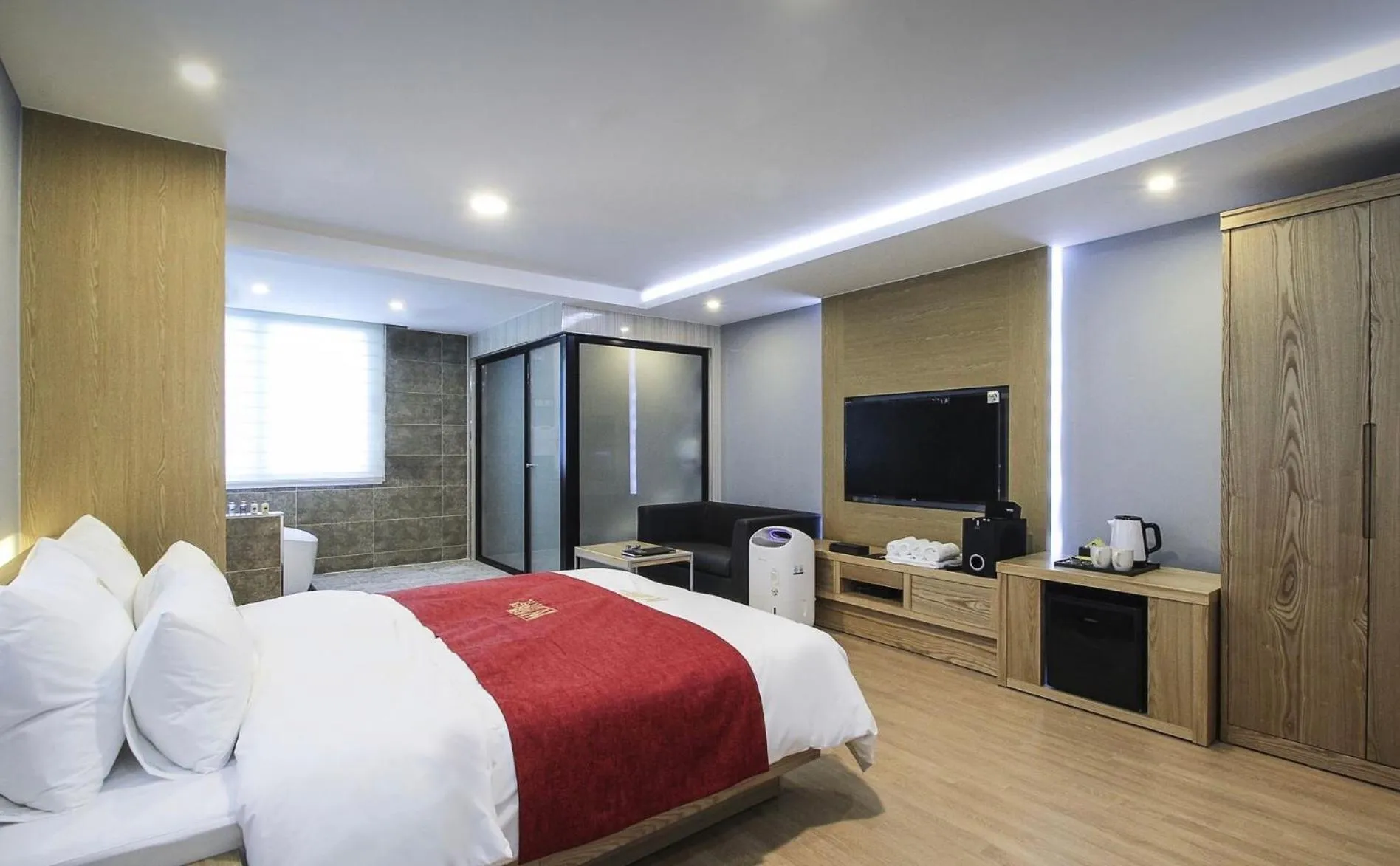 Bed in No.1 New Yorker Hotel