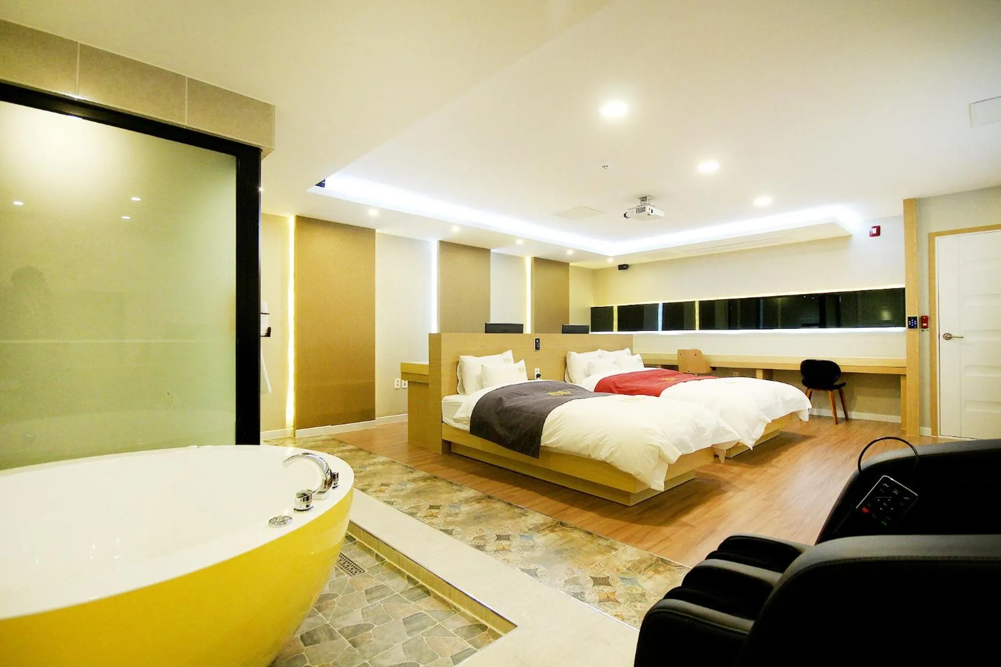 Bed in No.1 New Yorker Hotel