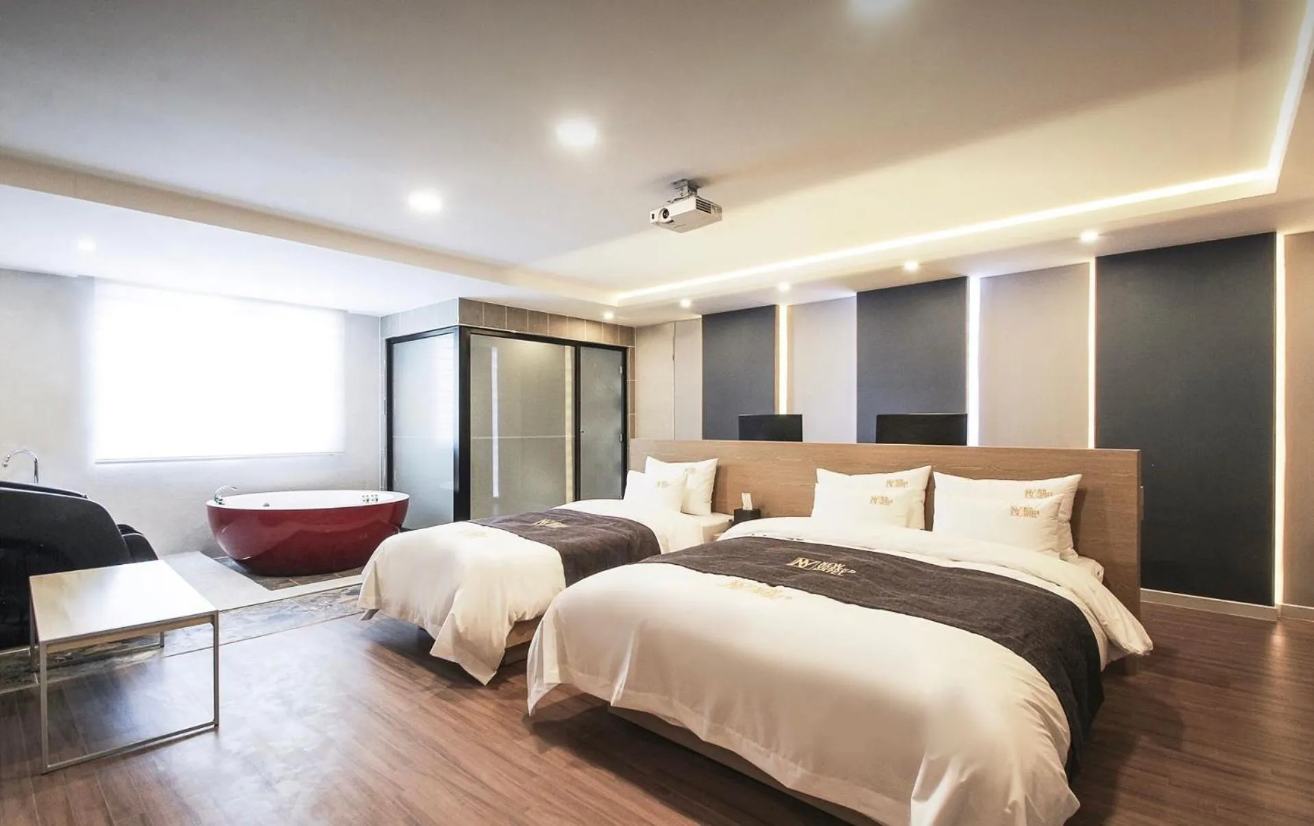 Bed in No.1 New Yorker Hotel