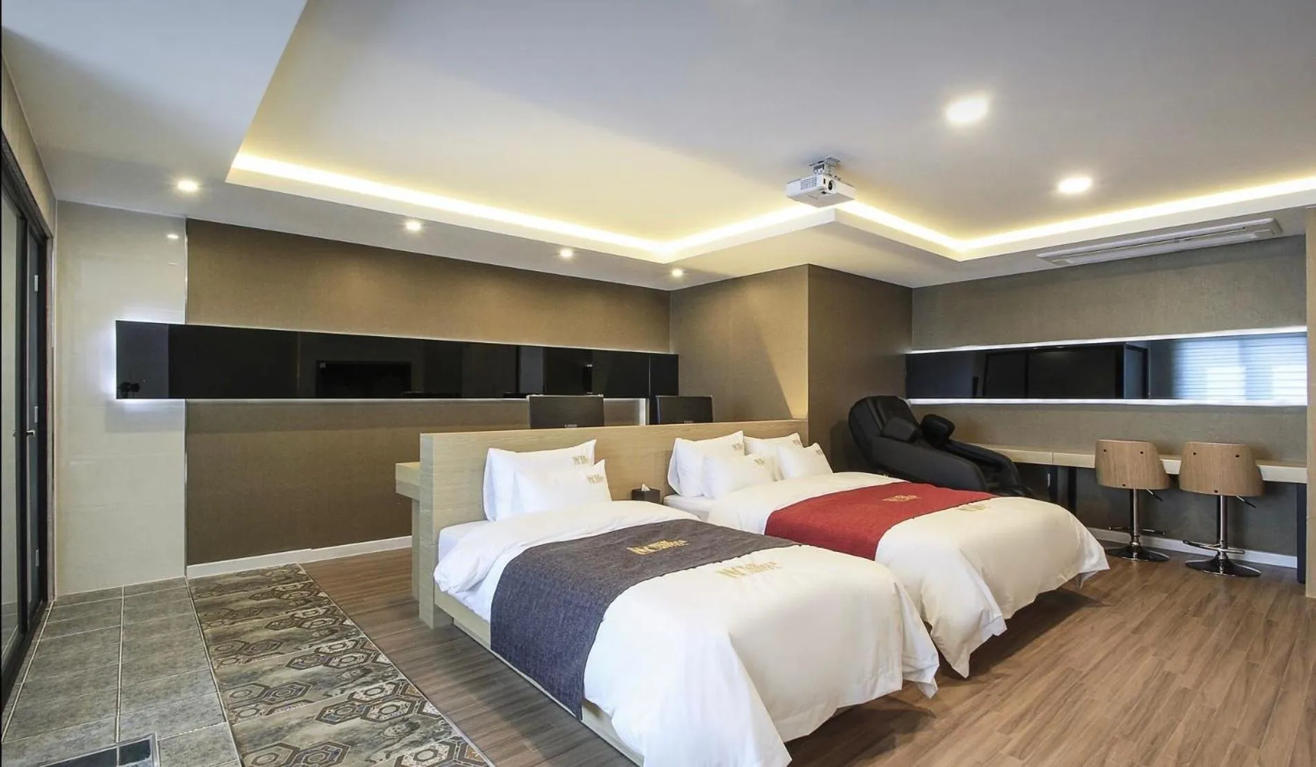 Bed in No.1 New Yorker Hotel