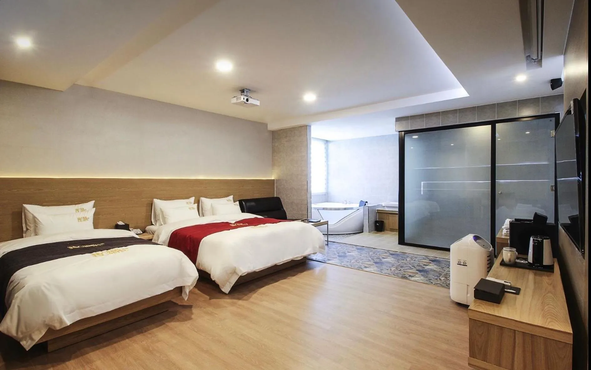 Bed in No.1 New Yorker Hotel