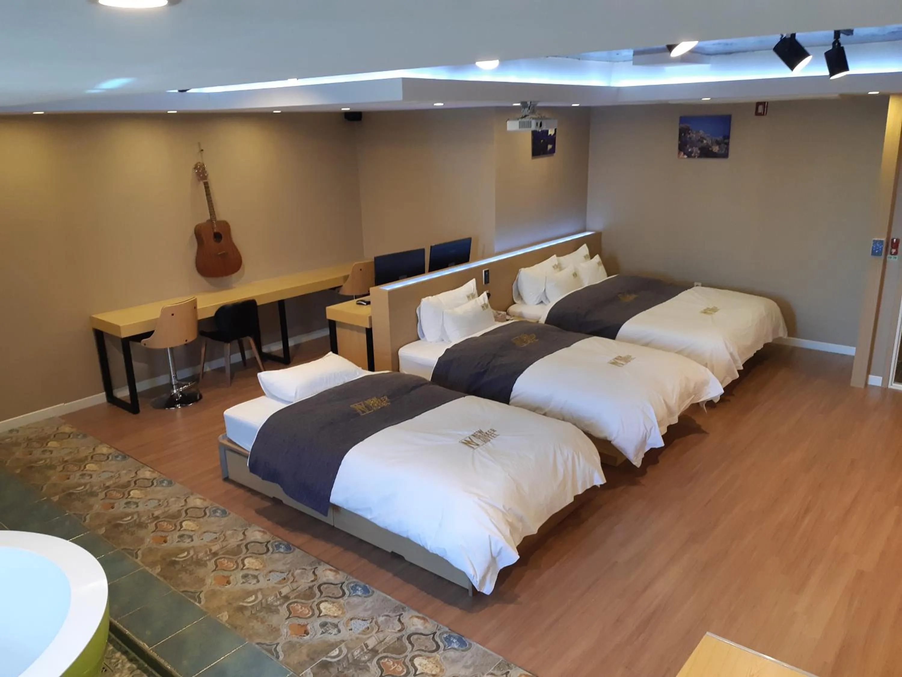 Bed in No.1 New Yorker Hotel