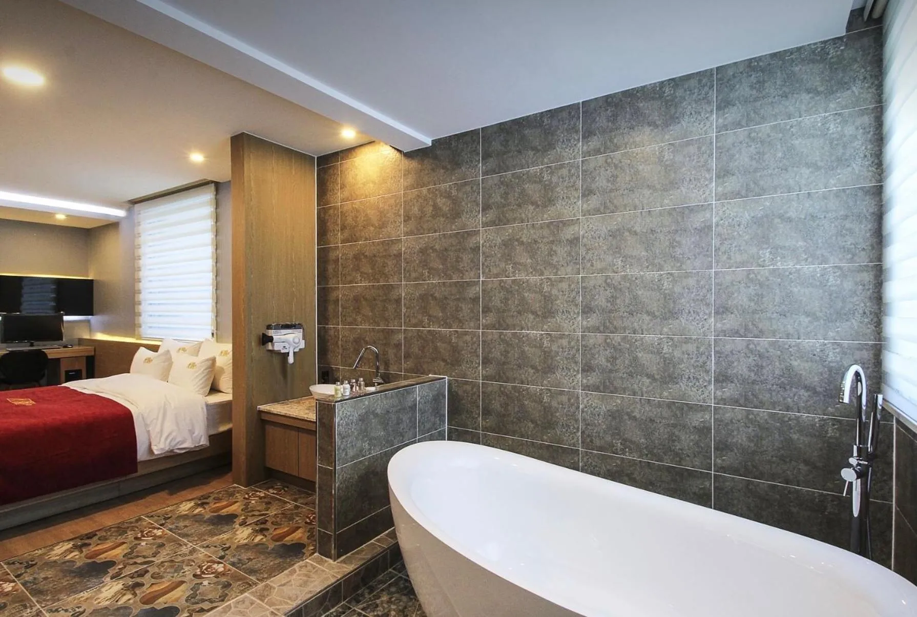 Bed in No.1 New Yorker Hotel