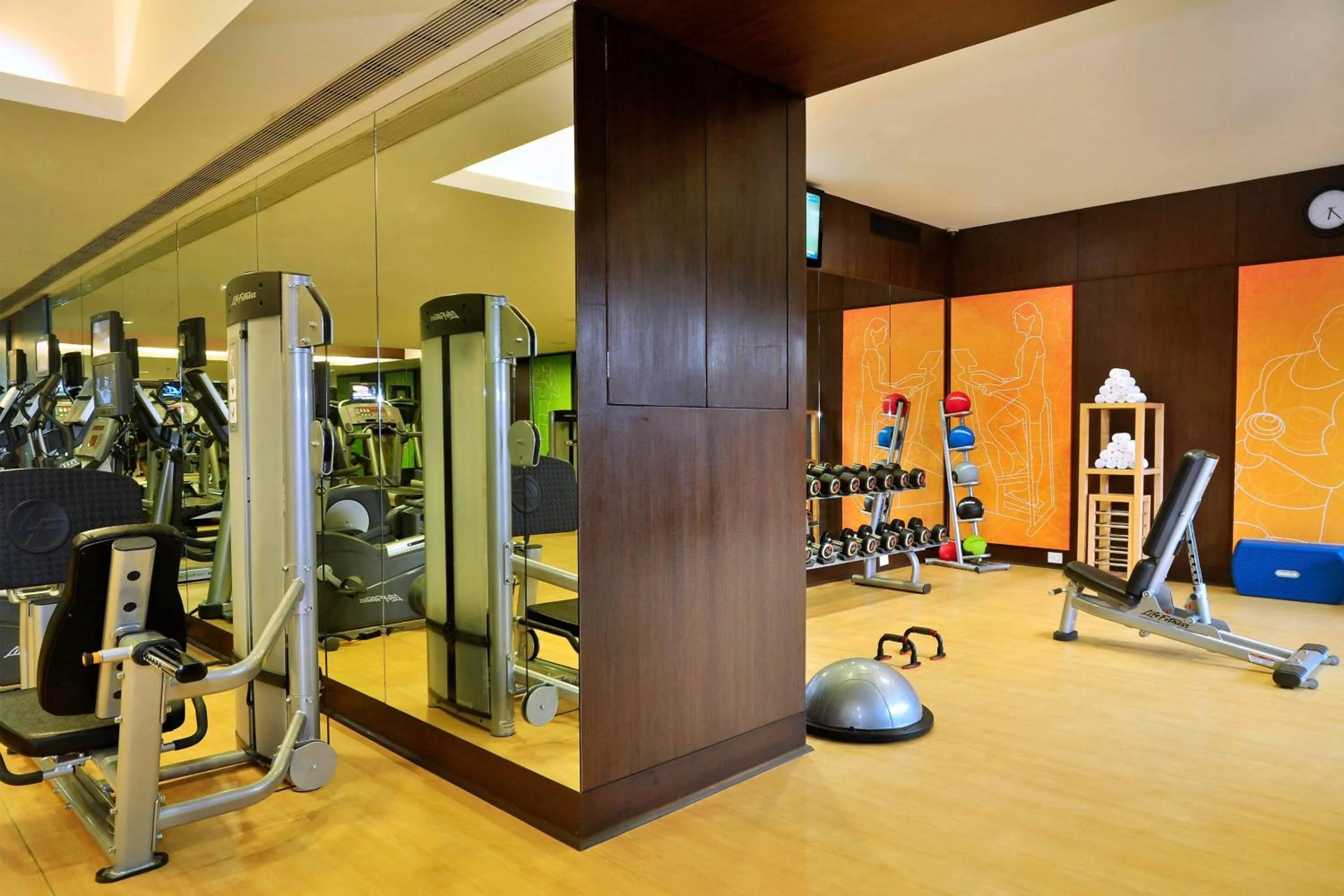 Fitness centre/facilities in Courtyard by Marriott Mumbai International Airport