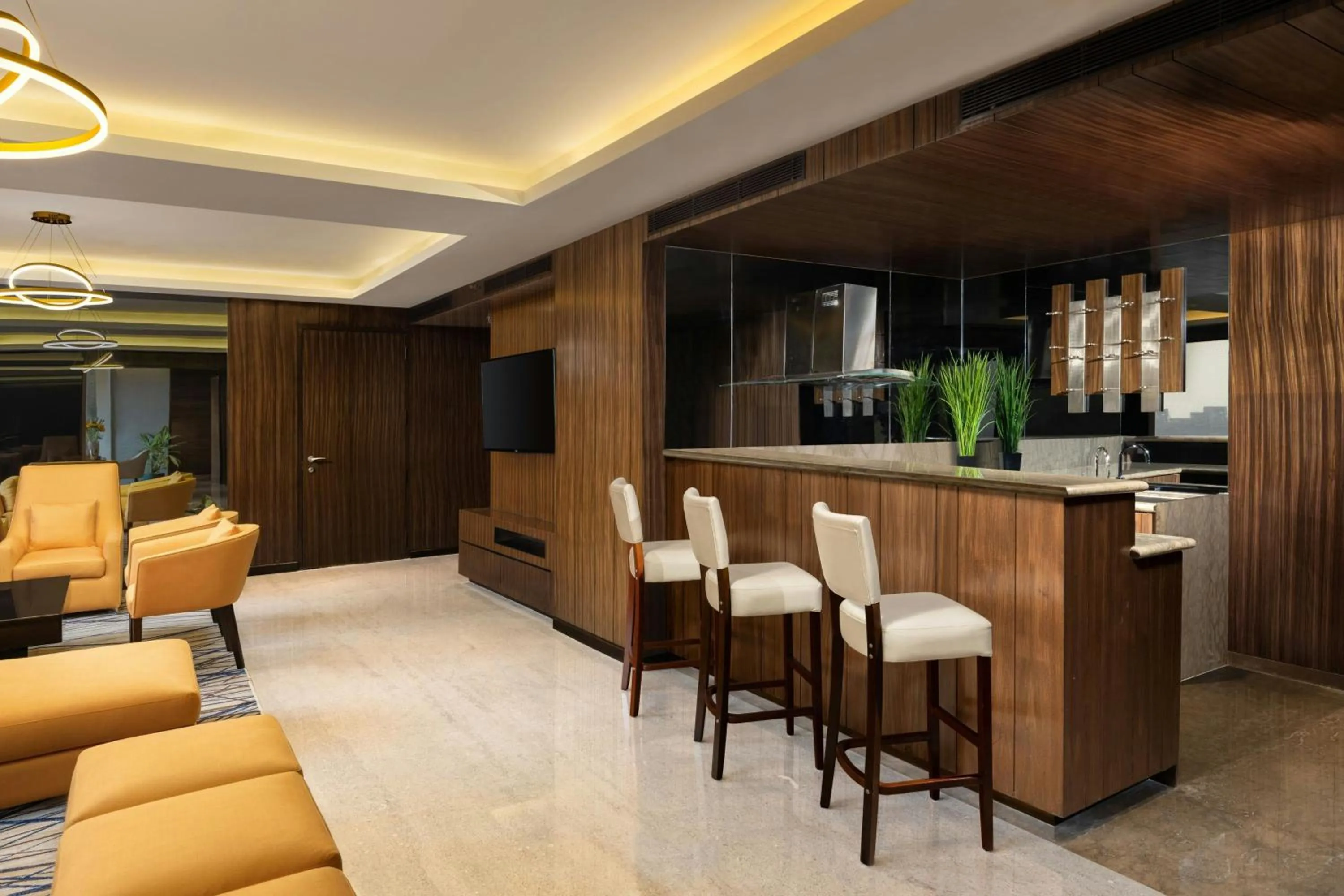 Lounge or bar in Courtyard by Marriott Mumbai International Airport
