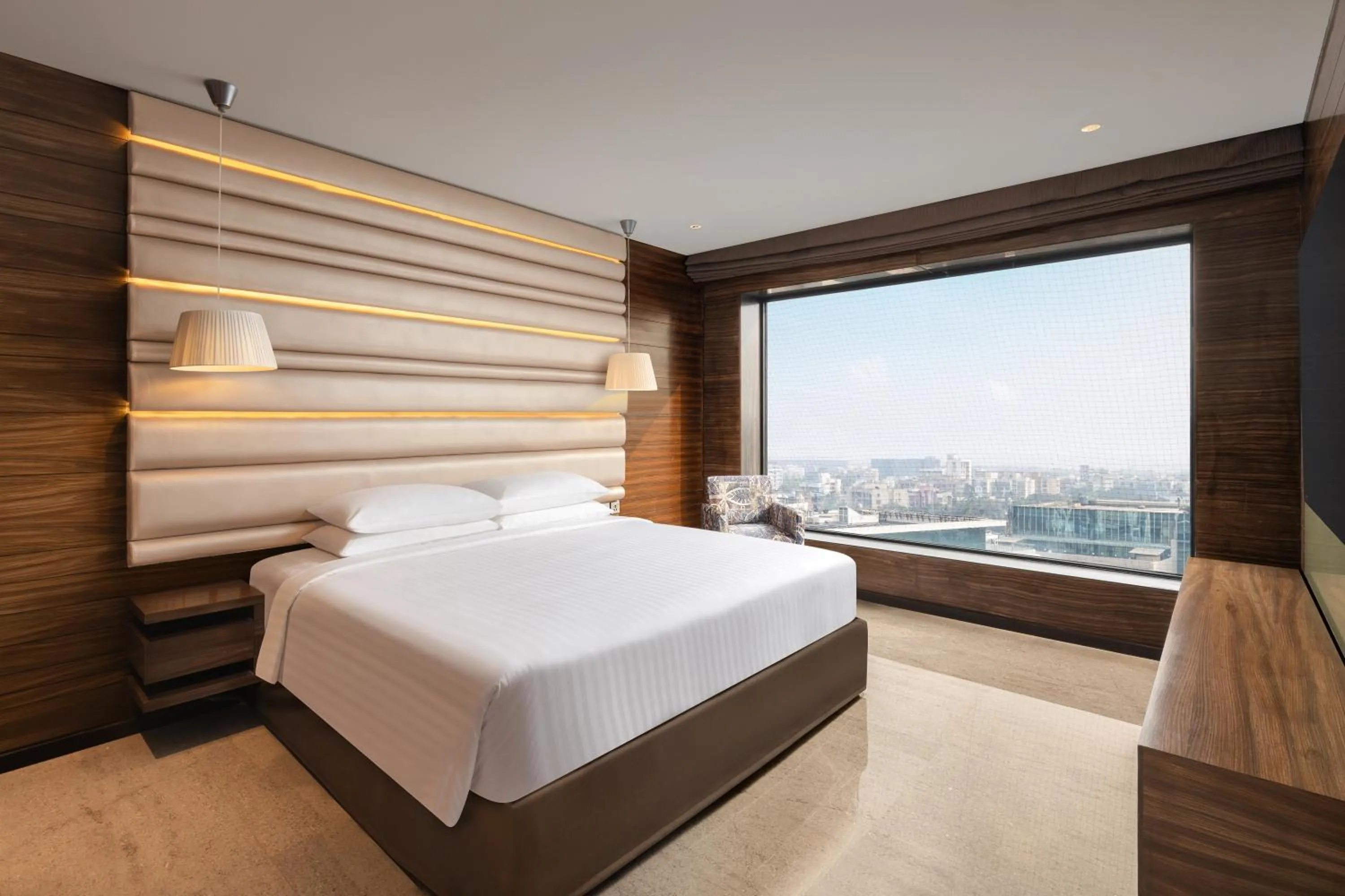 Bedroom, Bed in Courtyard by Marriott Mumbai International Airport