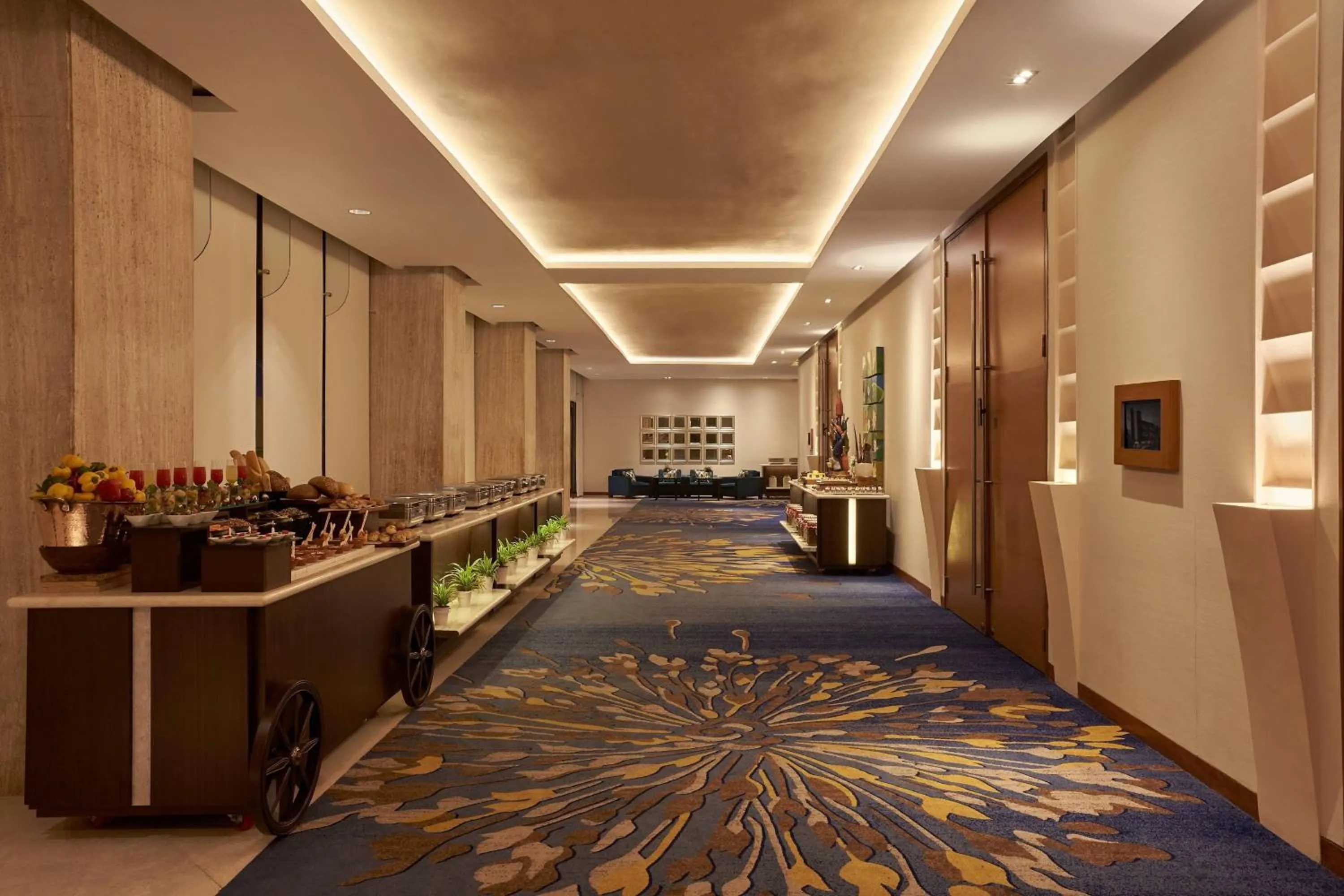 Meeting/conference room in Courtyard by Marriott Mumbai International Airport